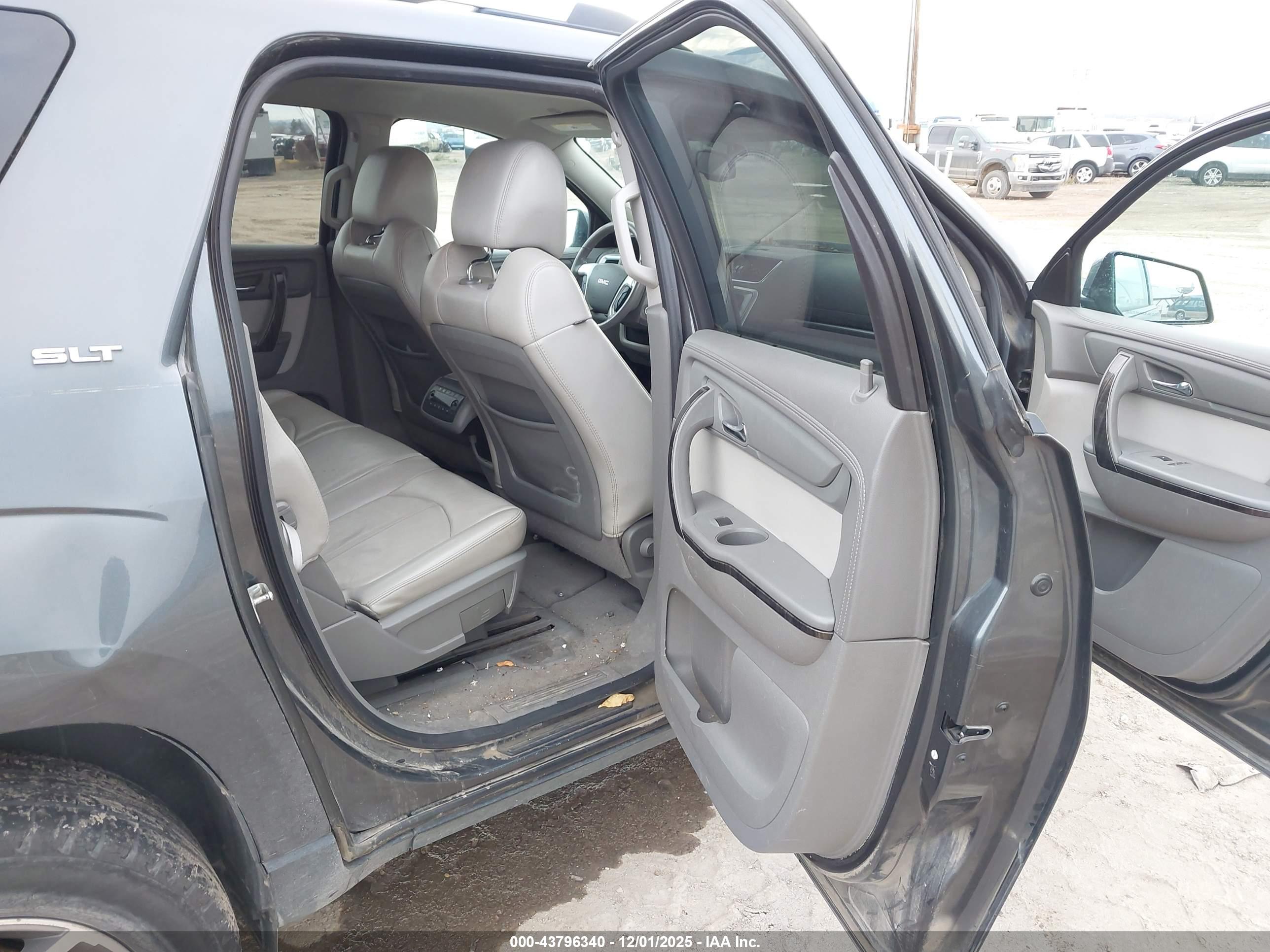 GMC ACADIA image 8