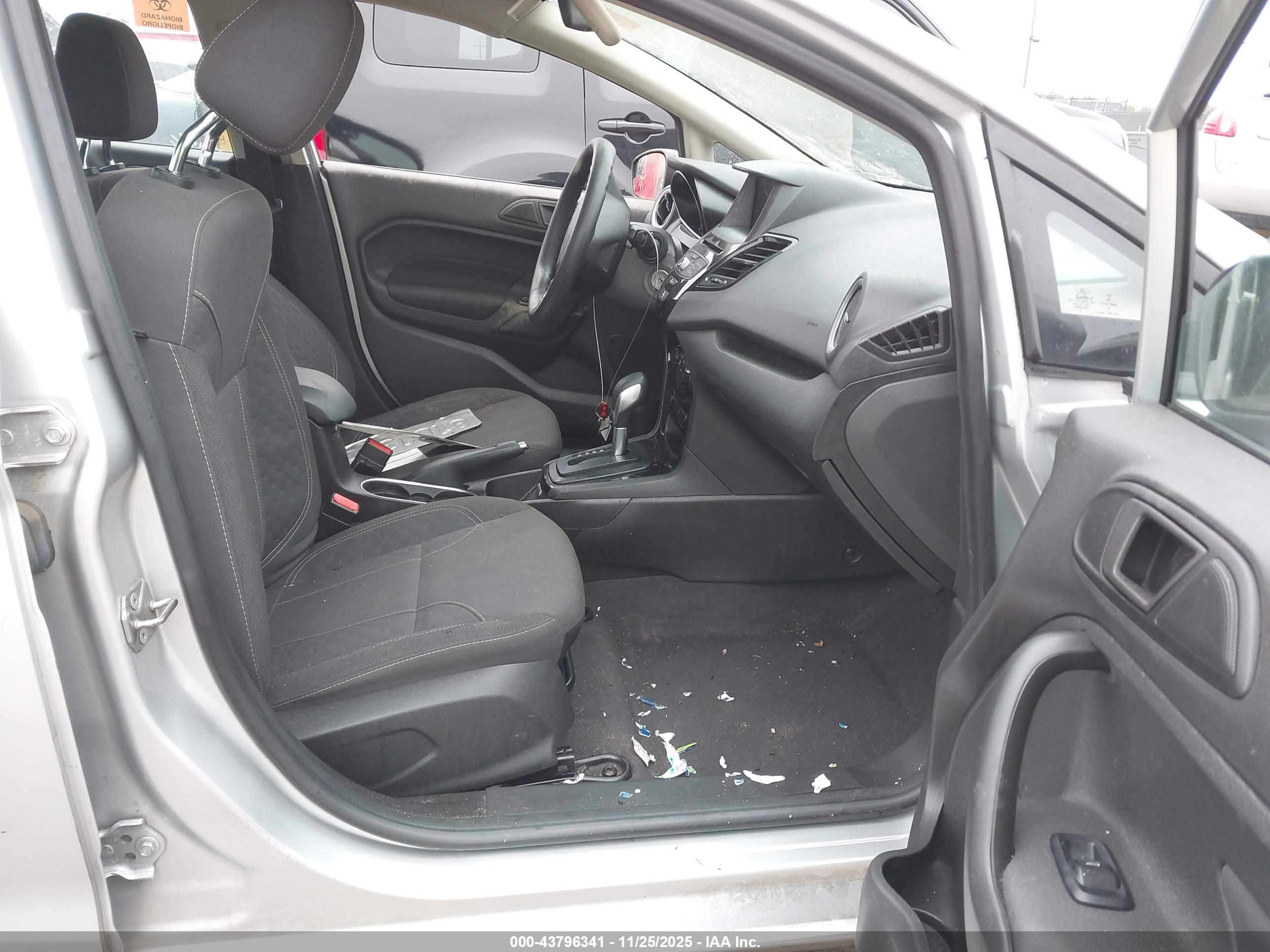 FORD FIESTA image 5