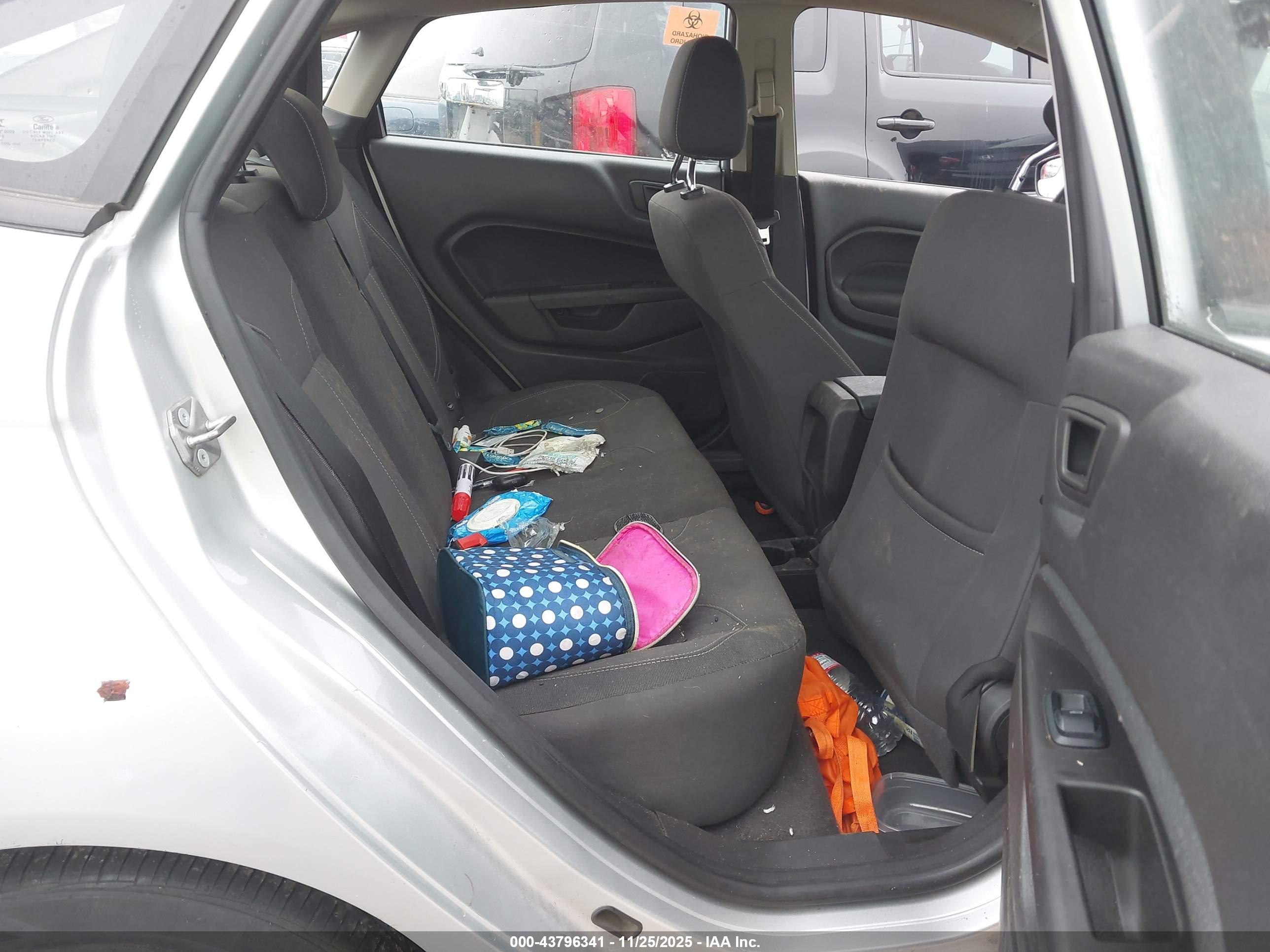 FORD FIESTA image 8