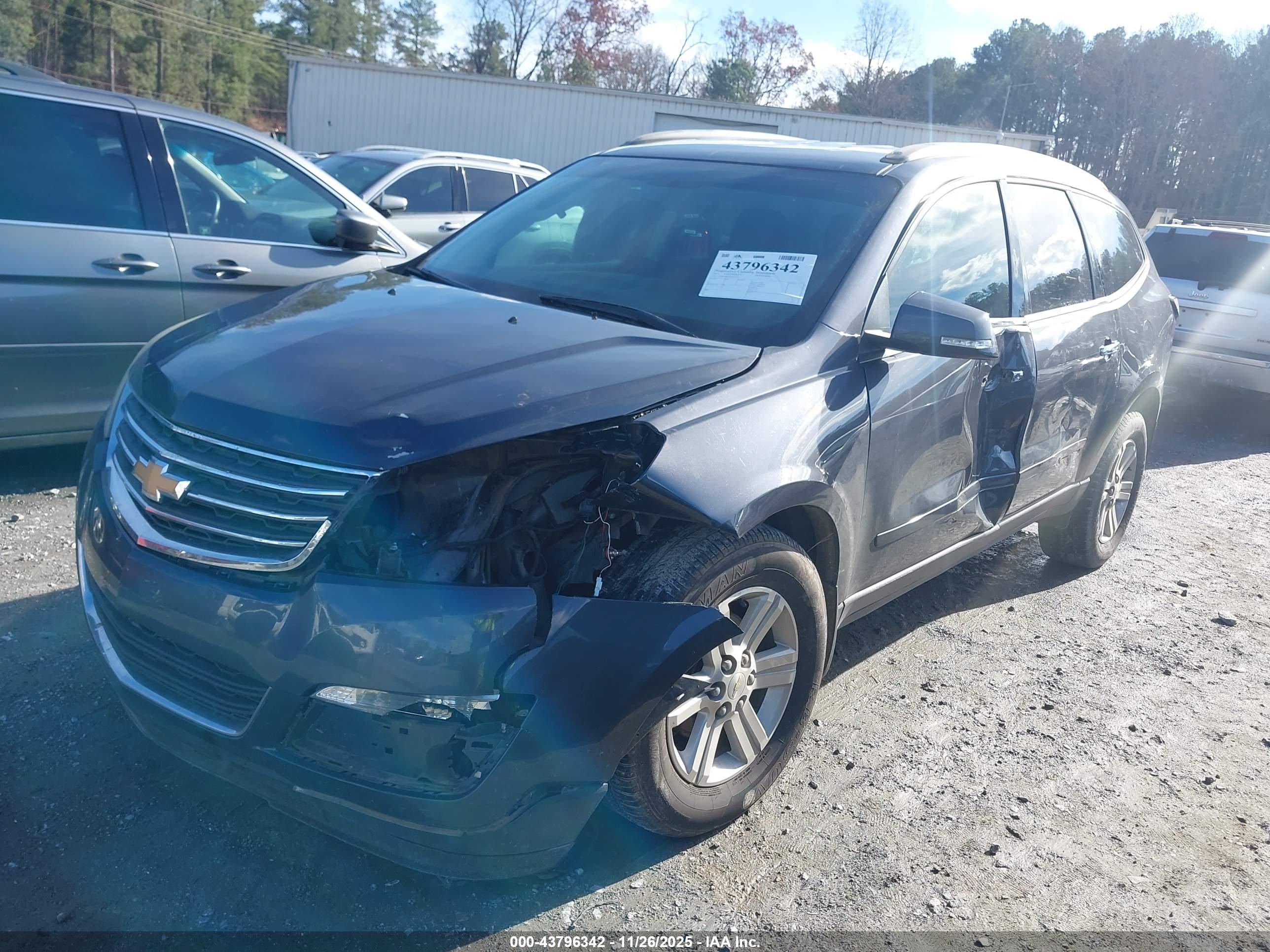 CHEVROLET TRAVERSE image 2
