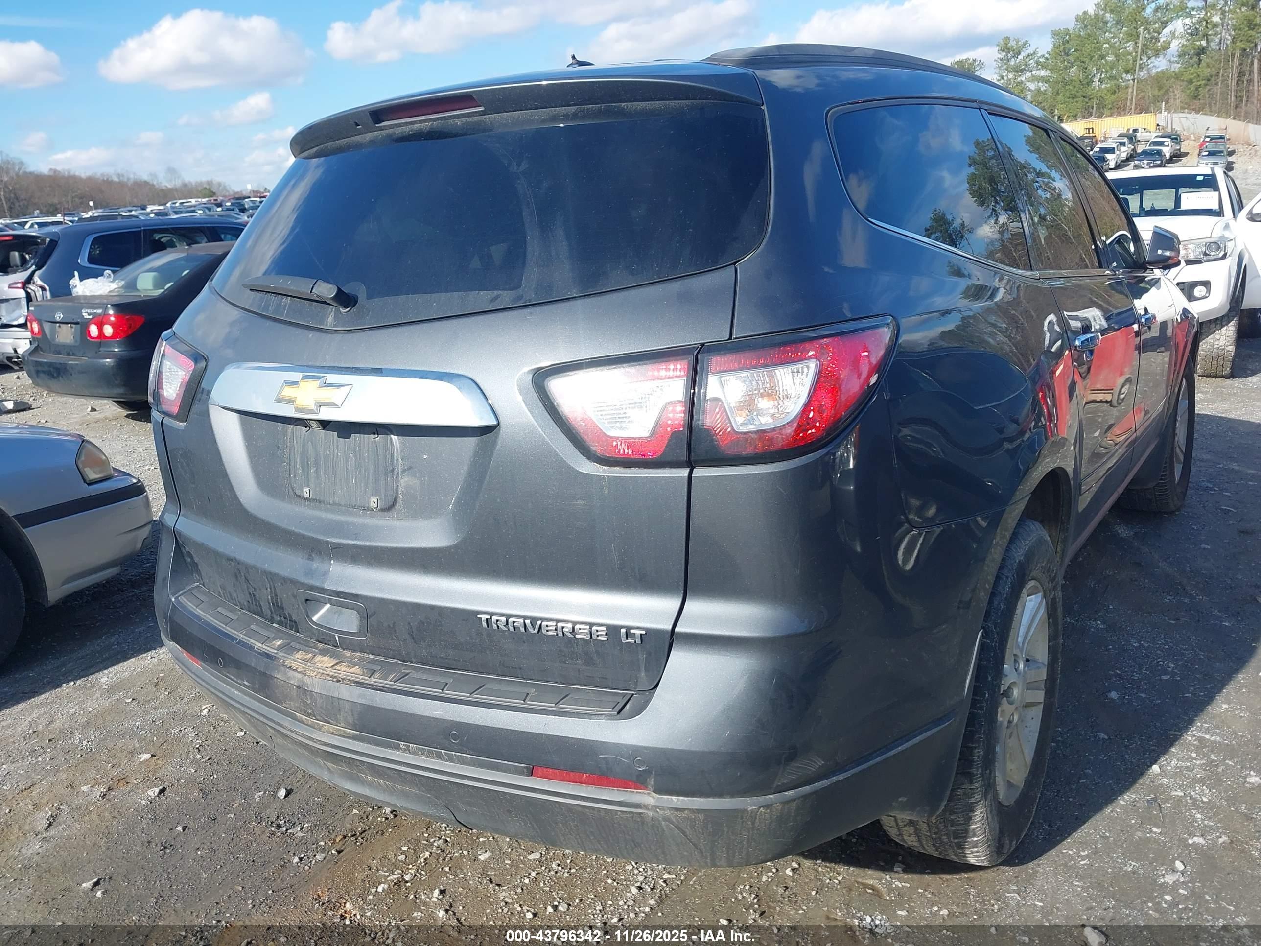 CHEVROLET TRAVERSE image 4