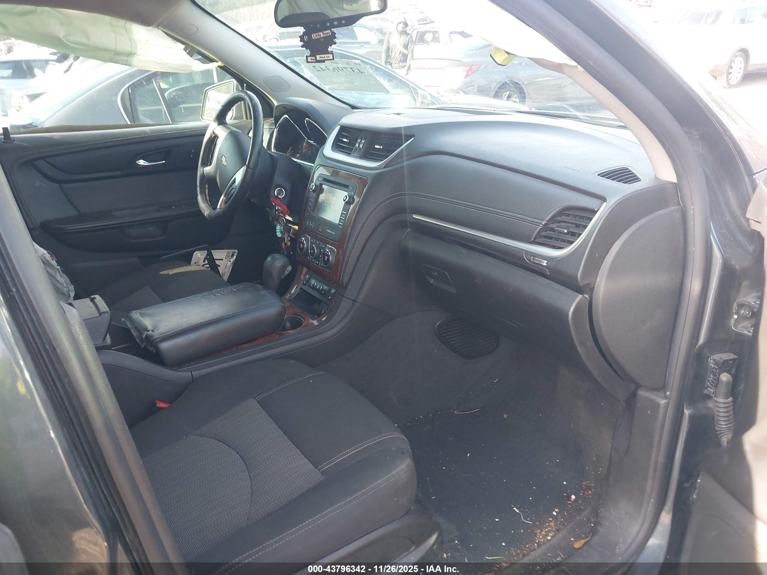CHEVROLET TRAVERSE image 5