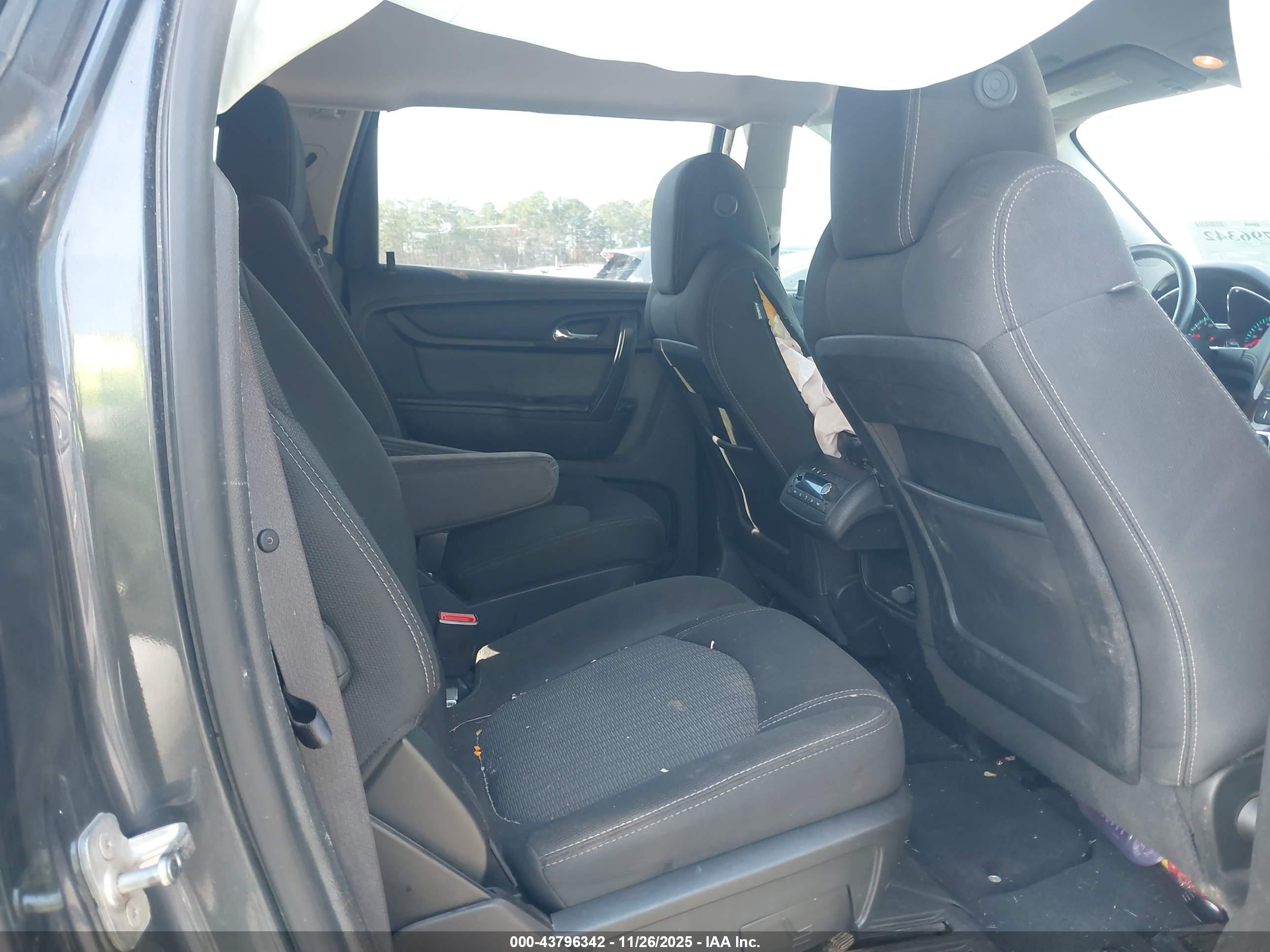 CHEVROLET TRAVERSE image 8