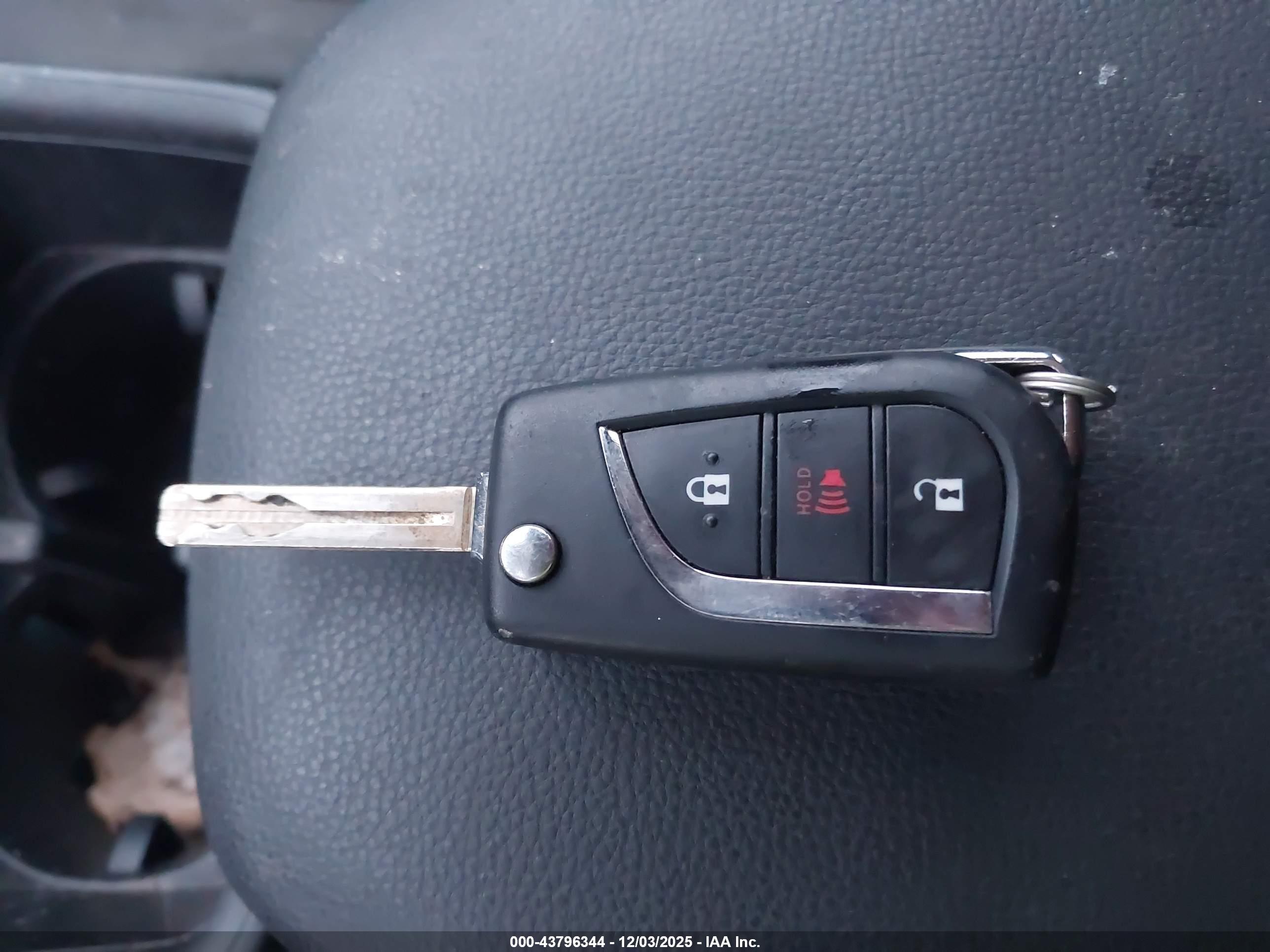 TOYOTA RAV4 image 11