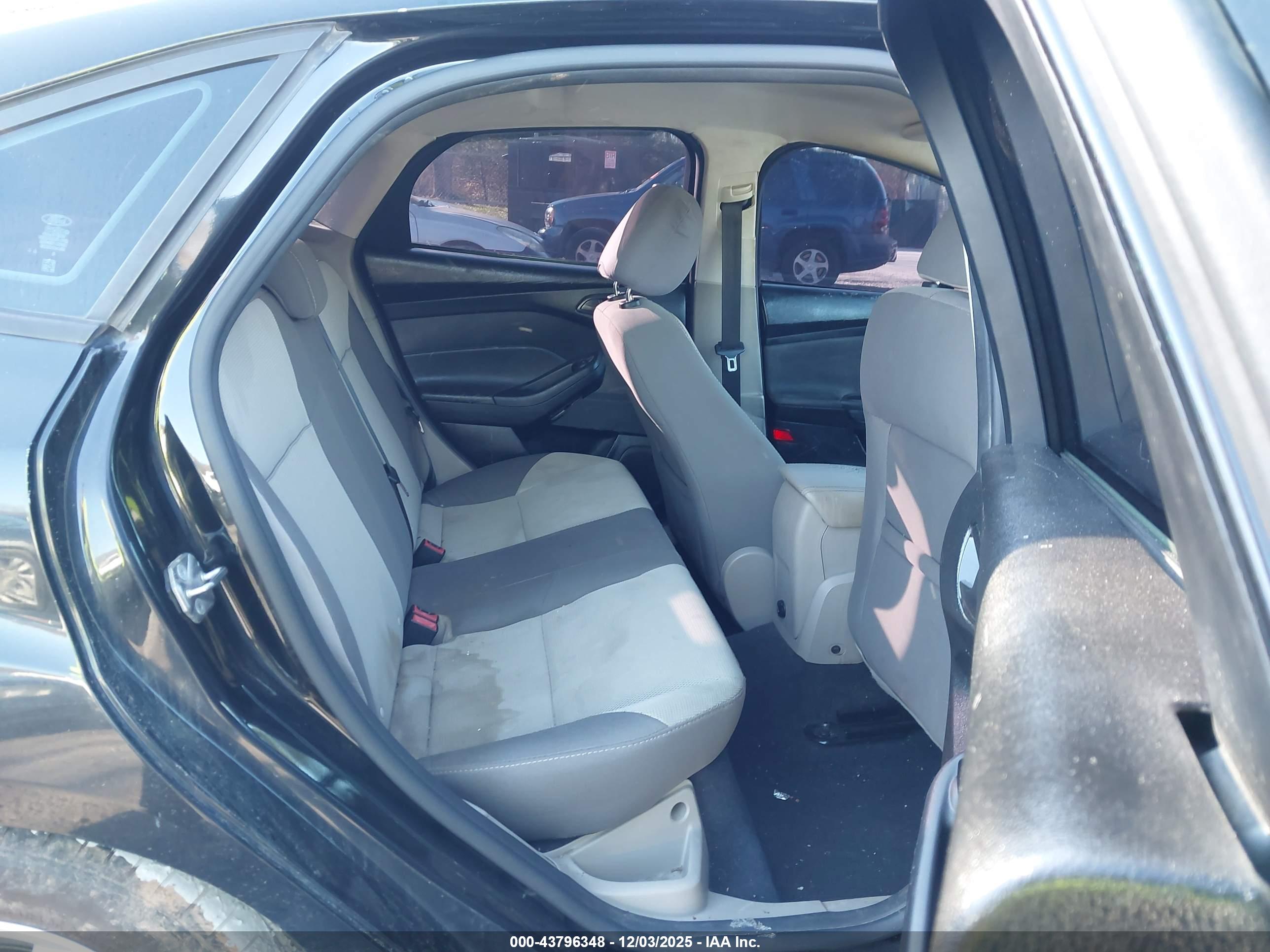 FORD FOCUS image 8