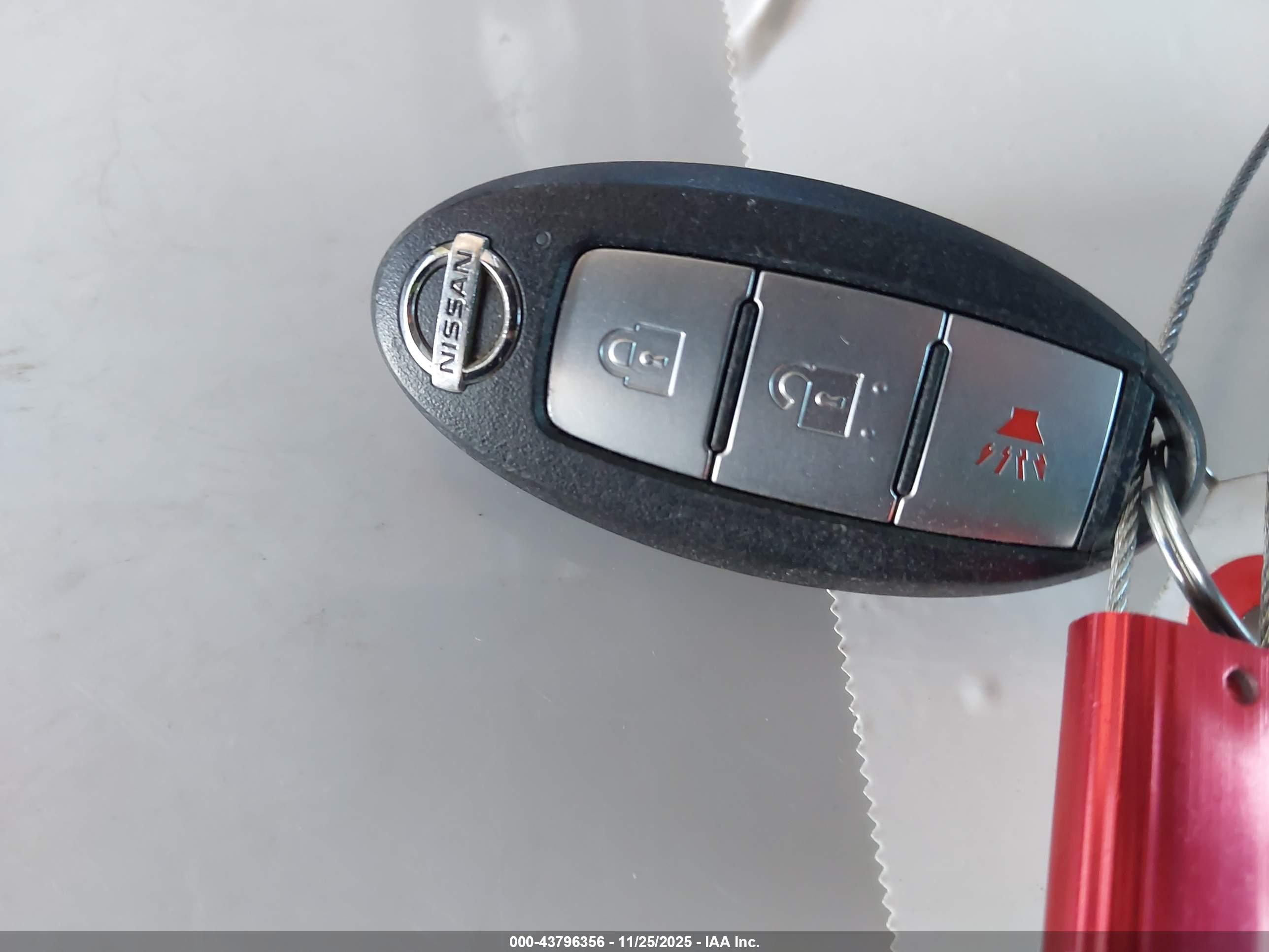 NISSAN ROGUE image 11