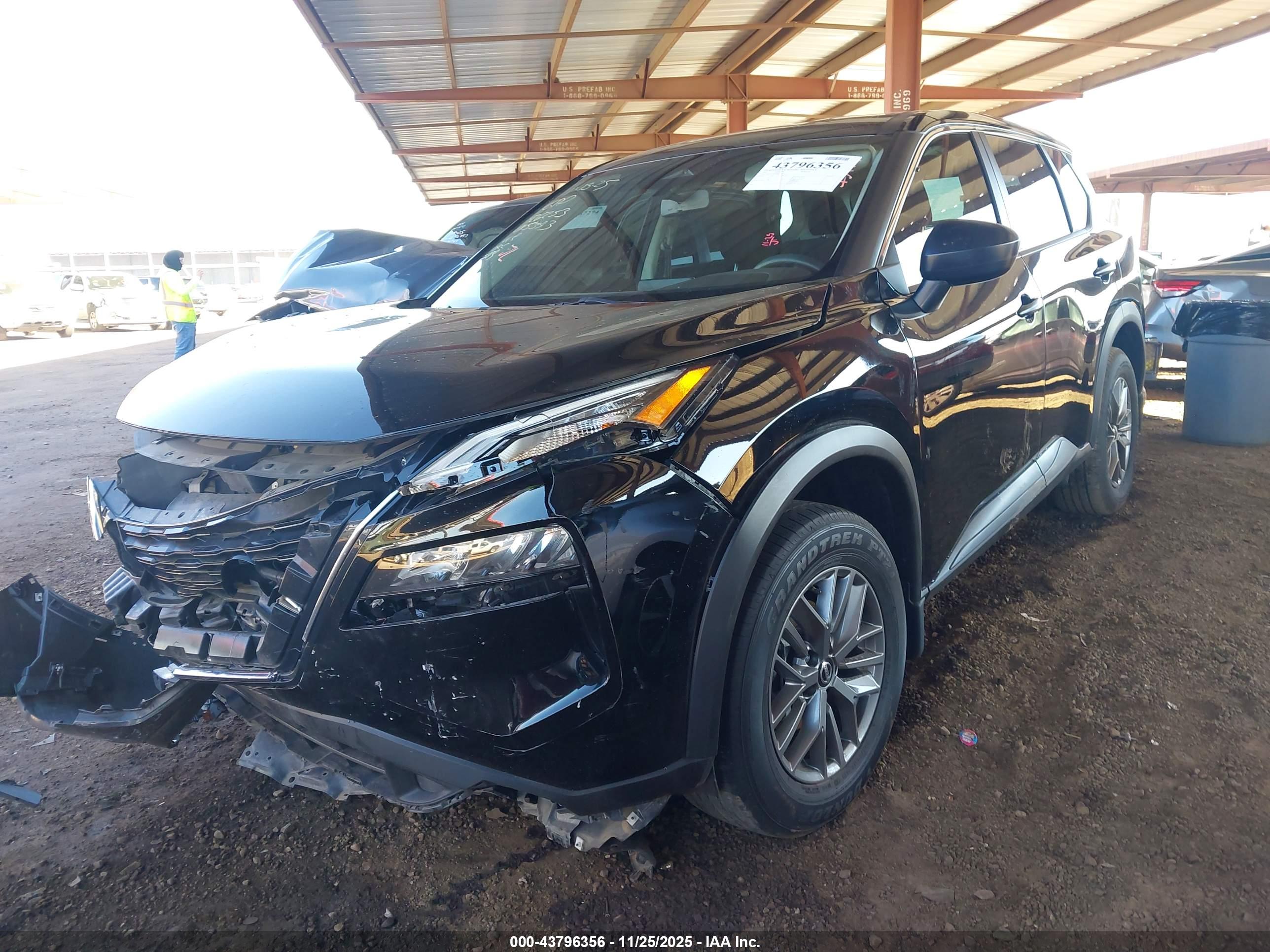 NISSAN ROGUE image 2