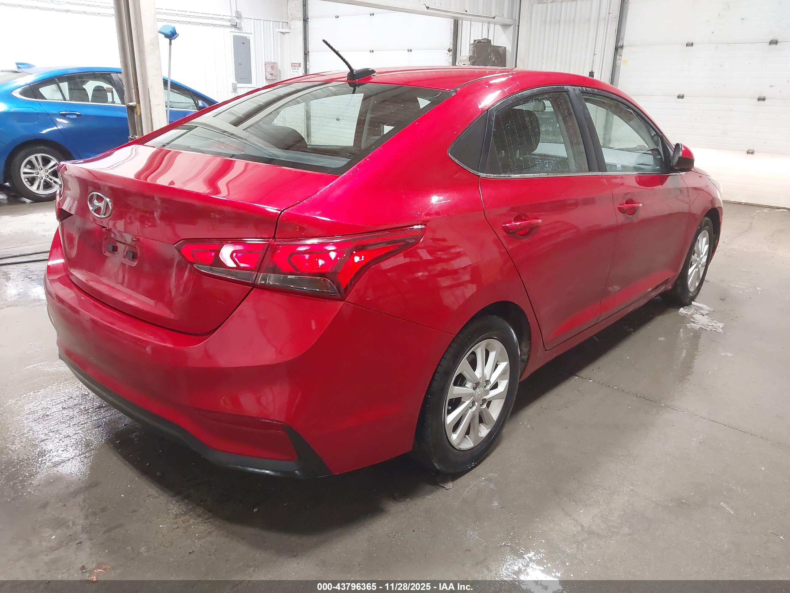 HYUNDAI ACCENT image 4