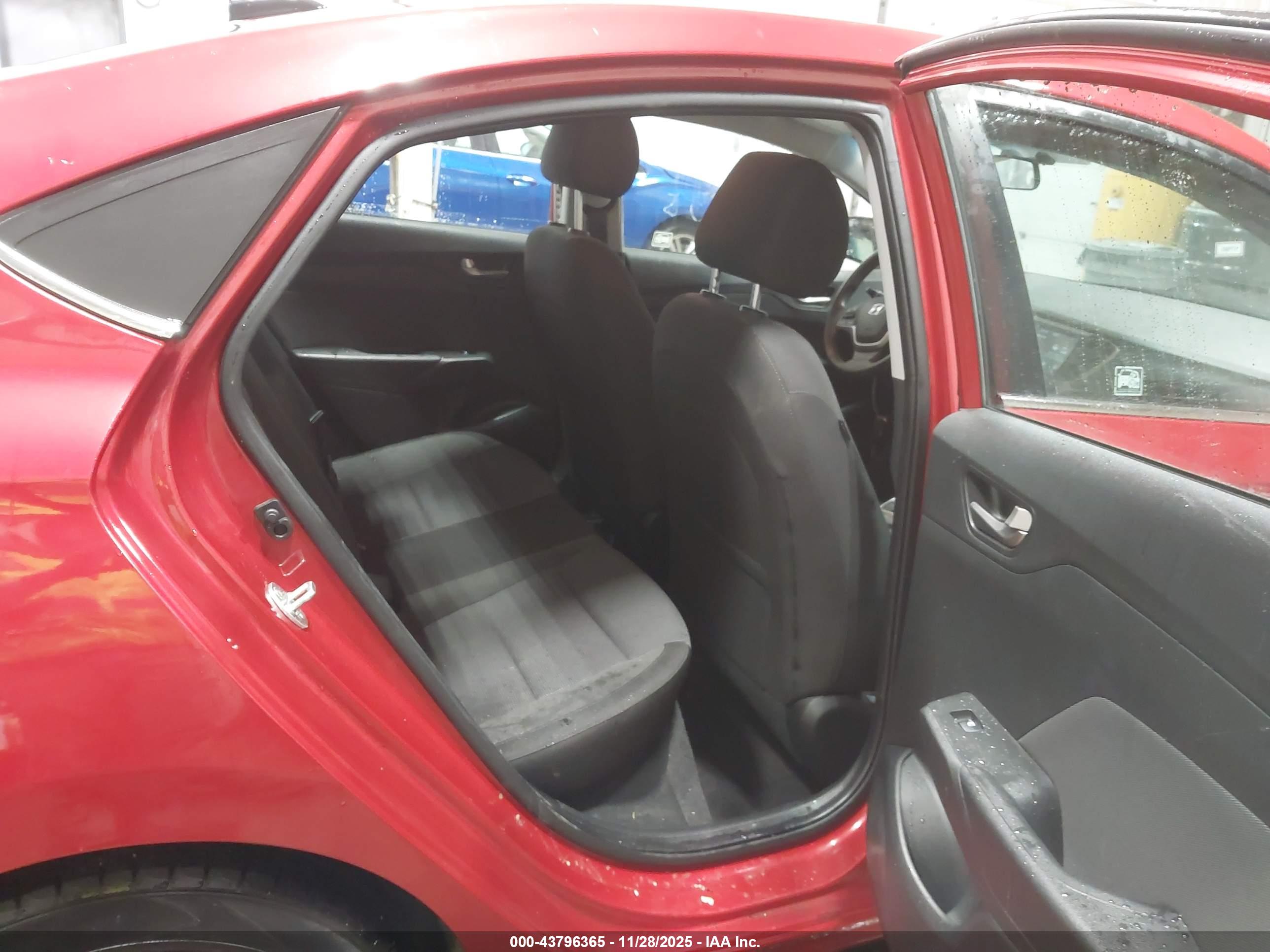 HYUNDAI ACCENT image 8