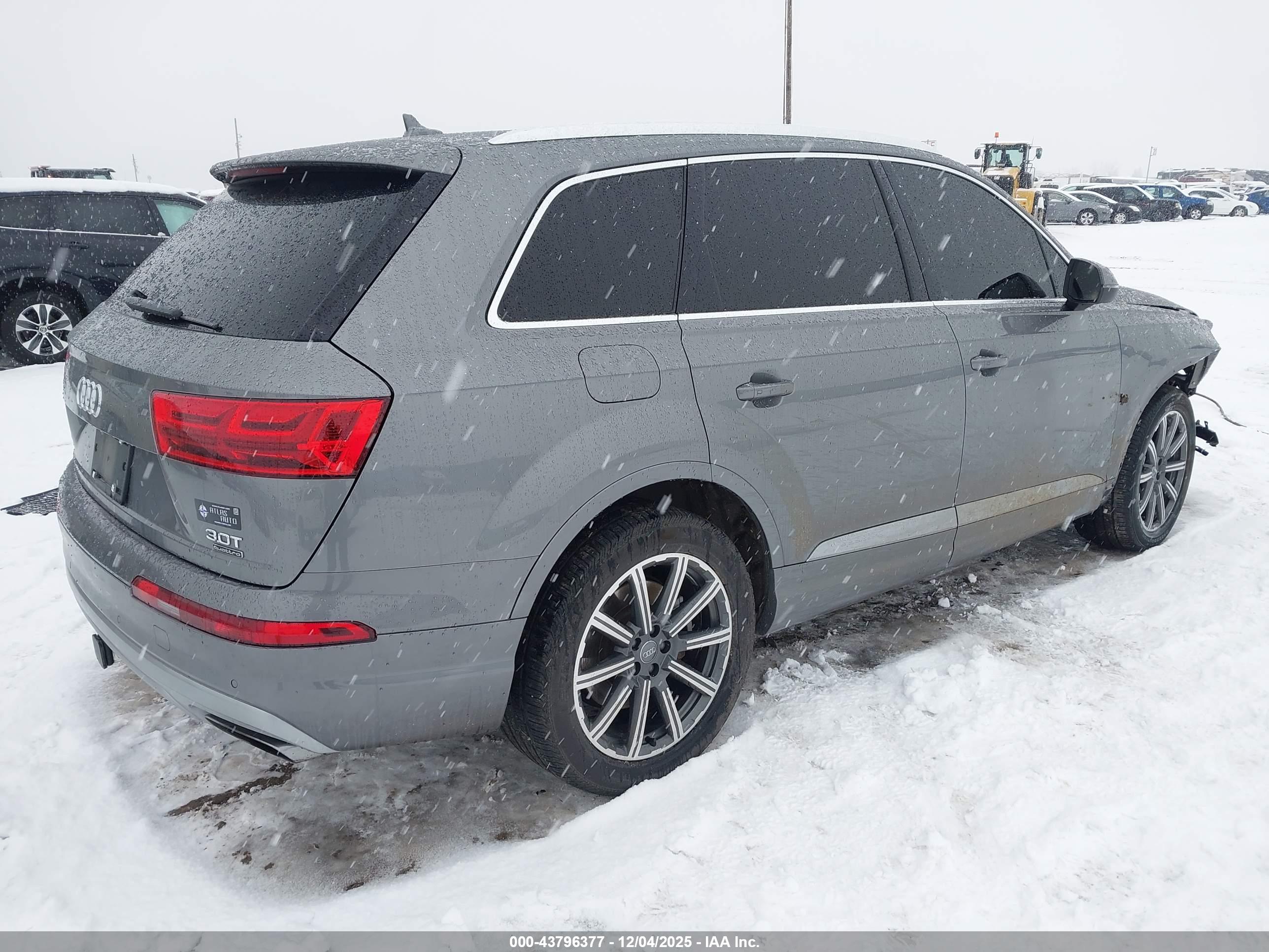 AUDI Q7 image 4