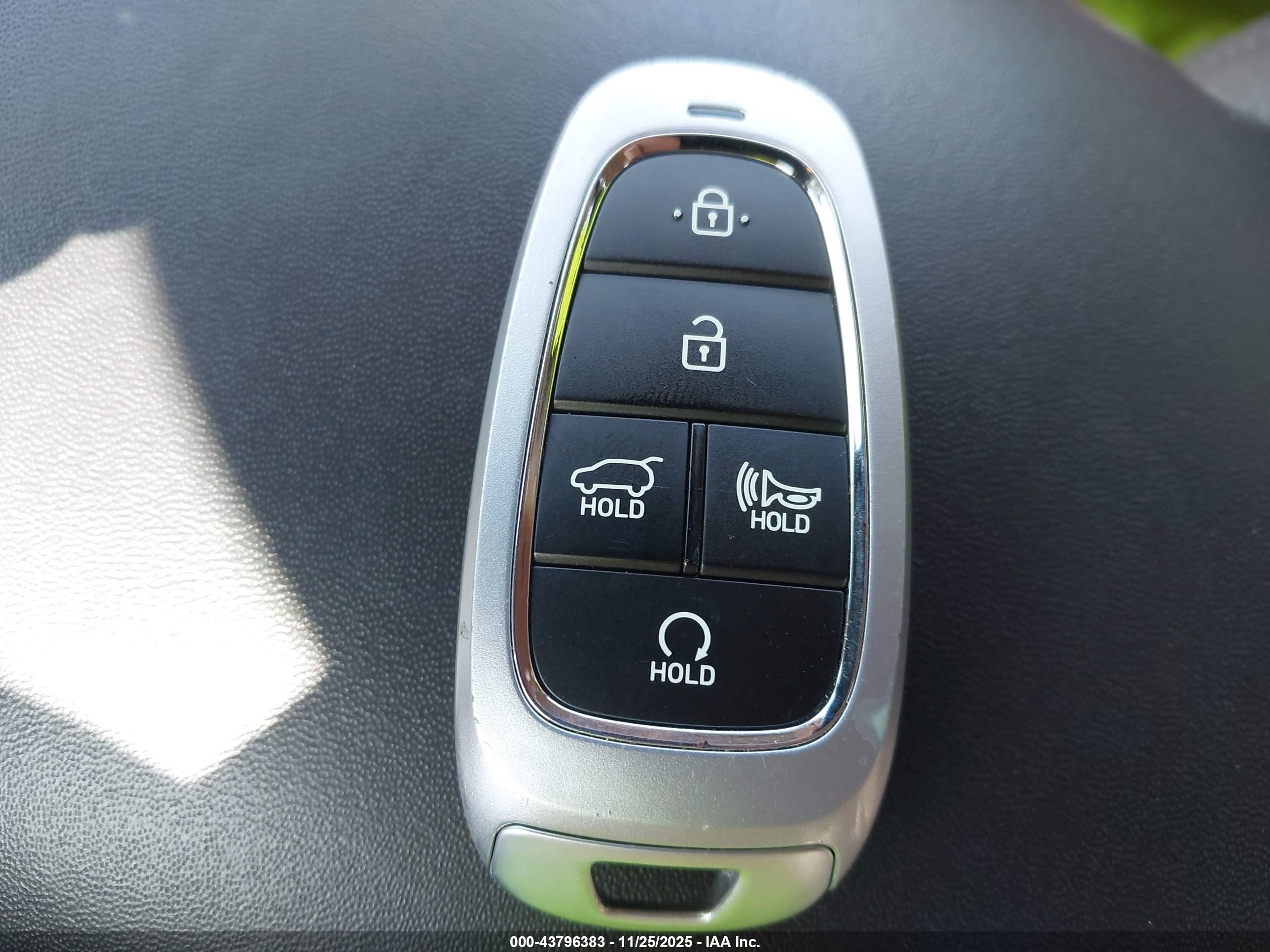 HYUNDAI SANTA image 11