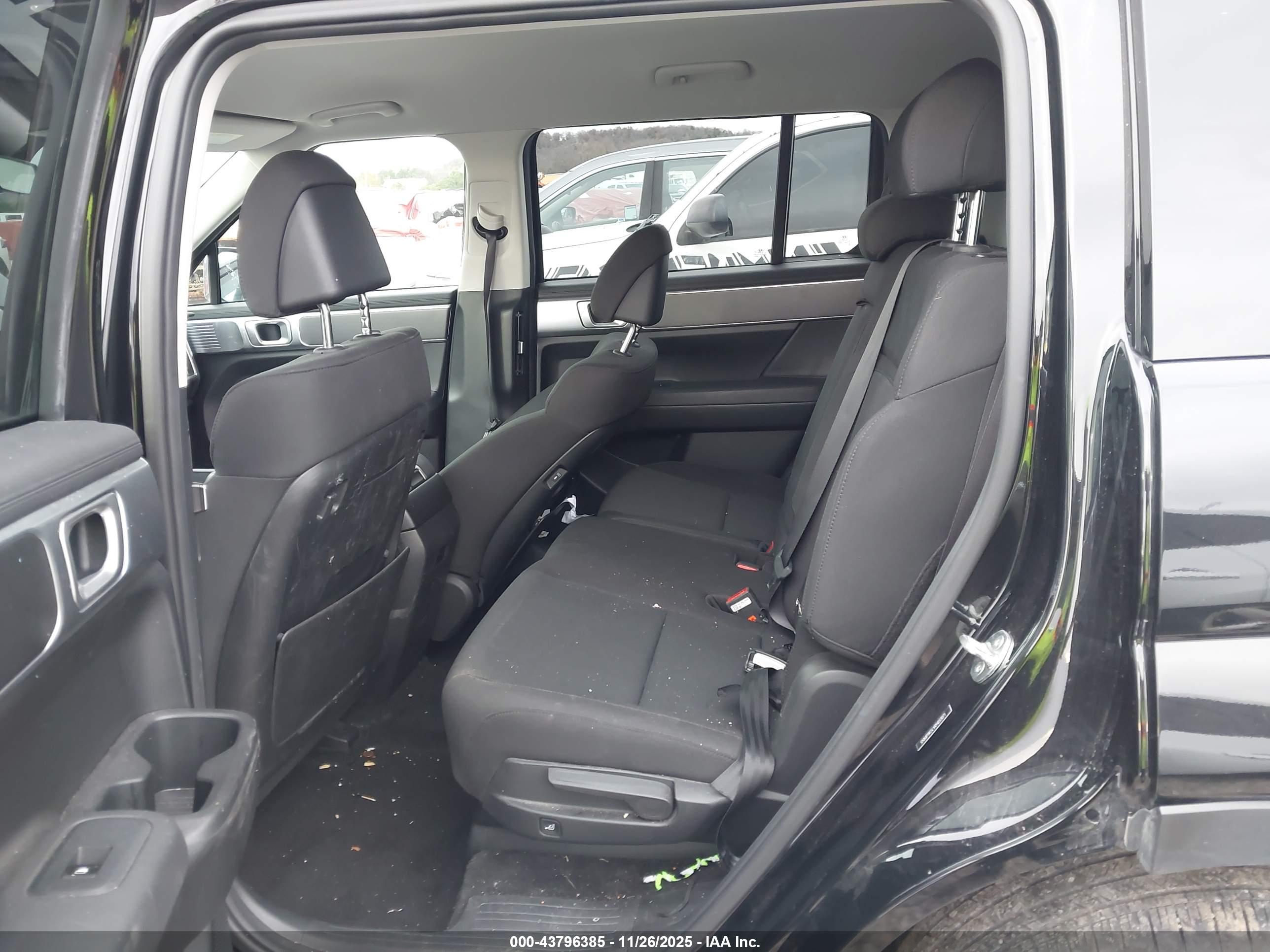 HYUNDAI SANTA image 8