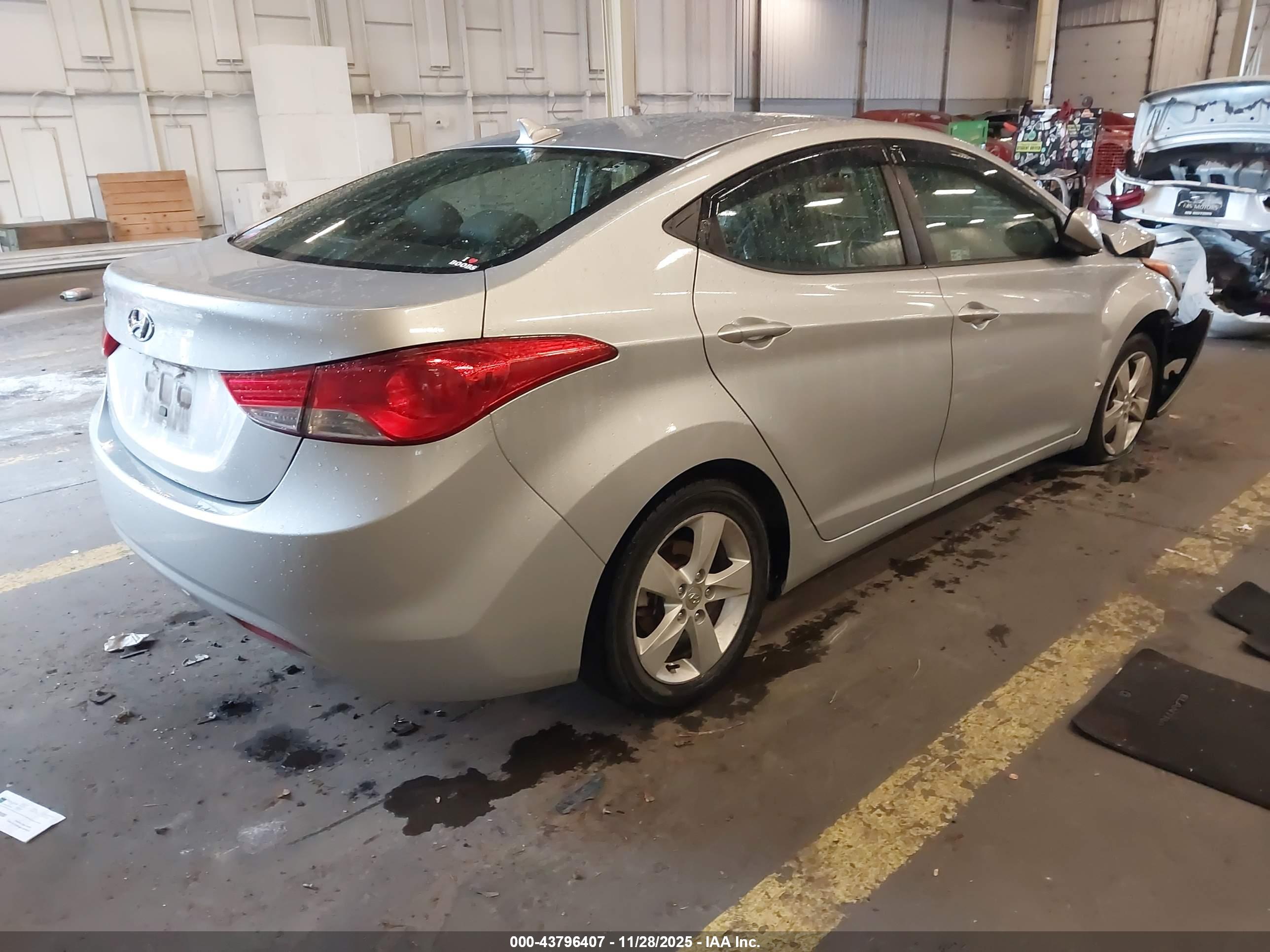 HYUNDAI ELANTRA image 4