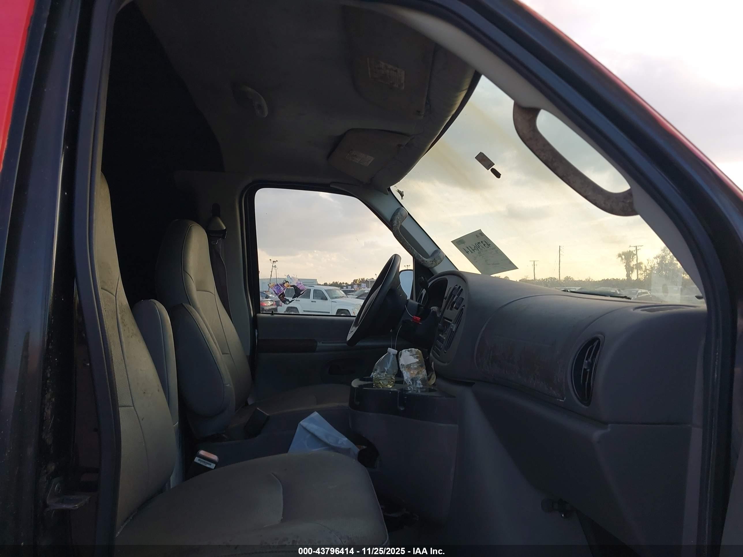 FORD E-350 image 5