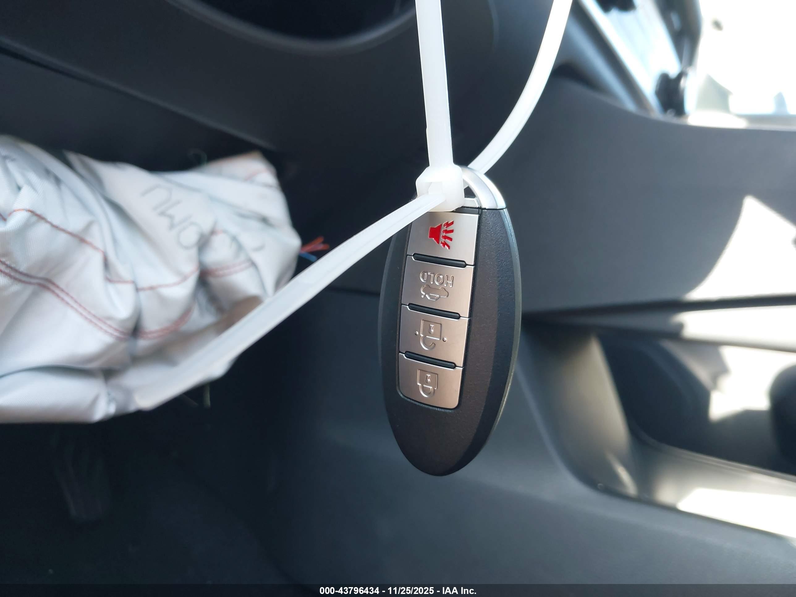 NISSAN ROGUE image 11