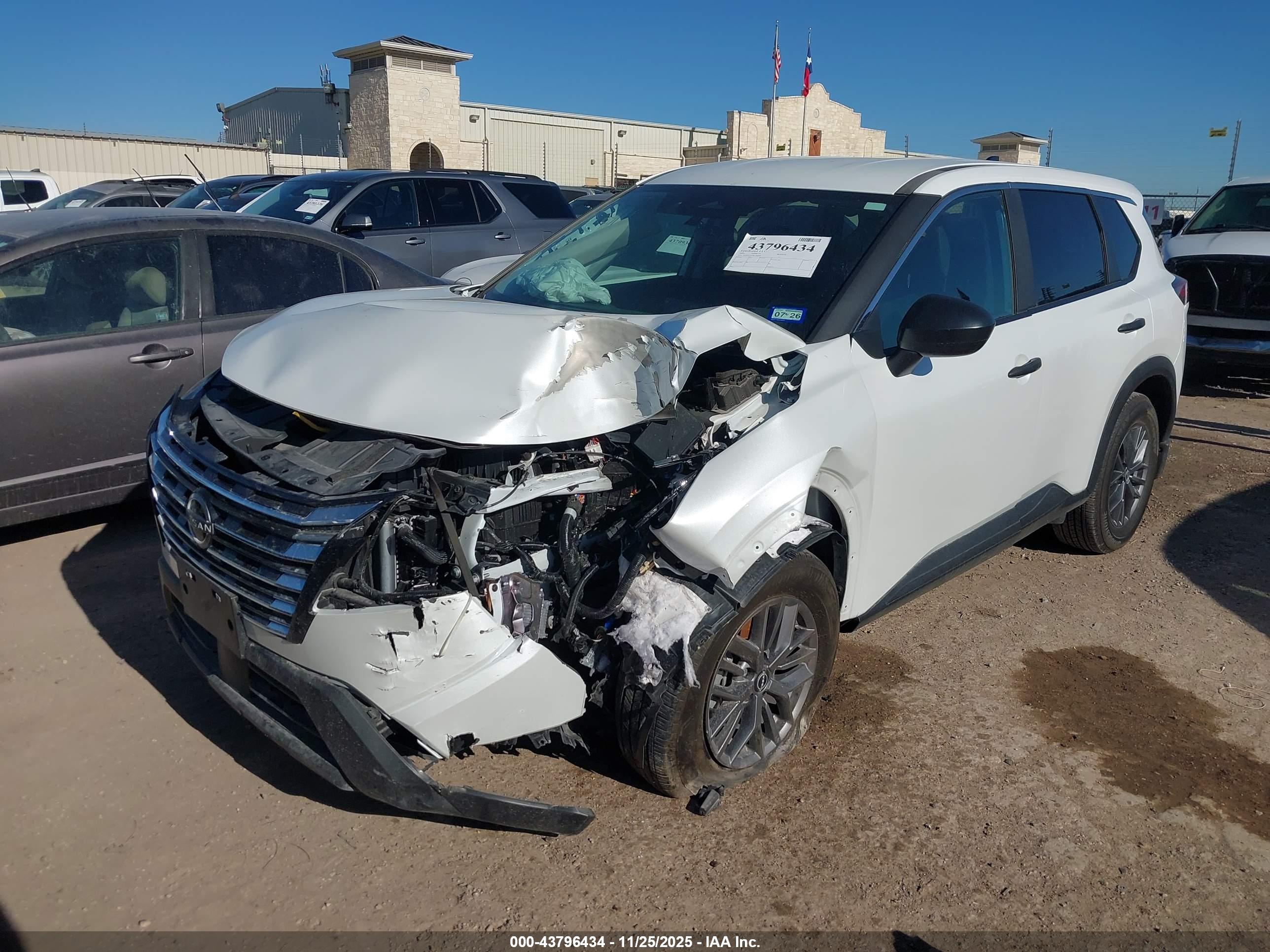 NISSAN ROGUE image 2