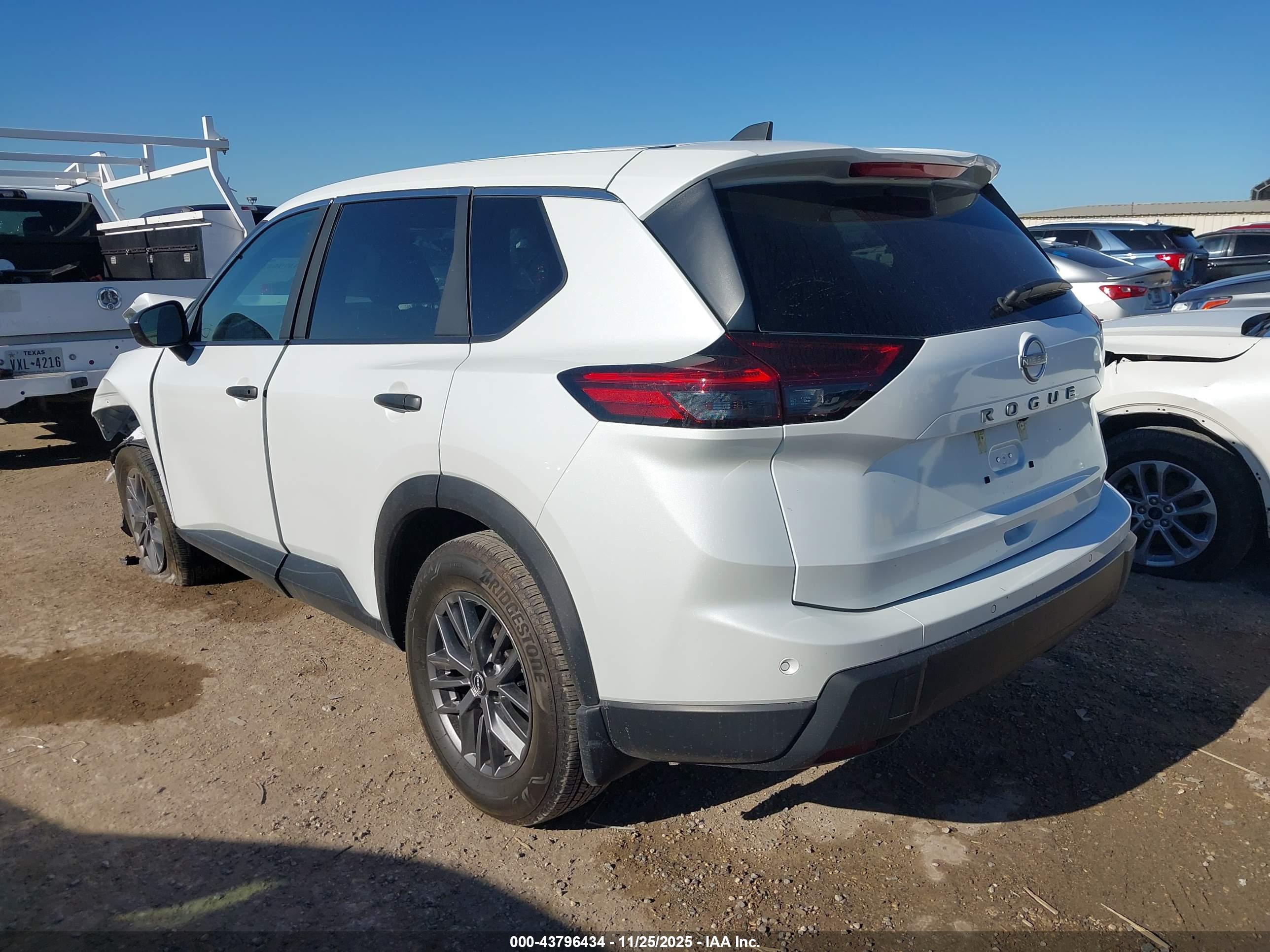 NISSAN ROGUE image 3