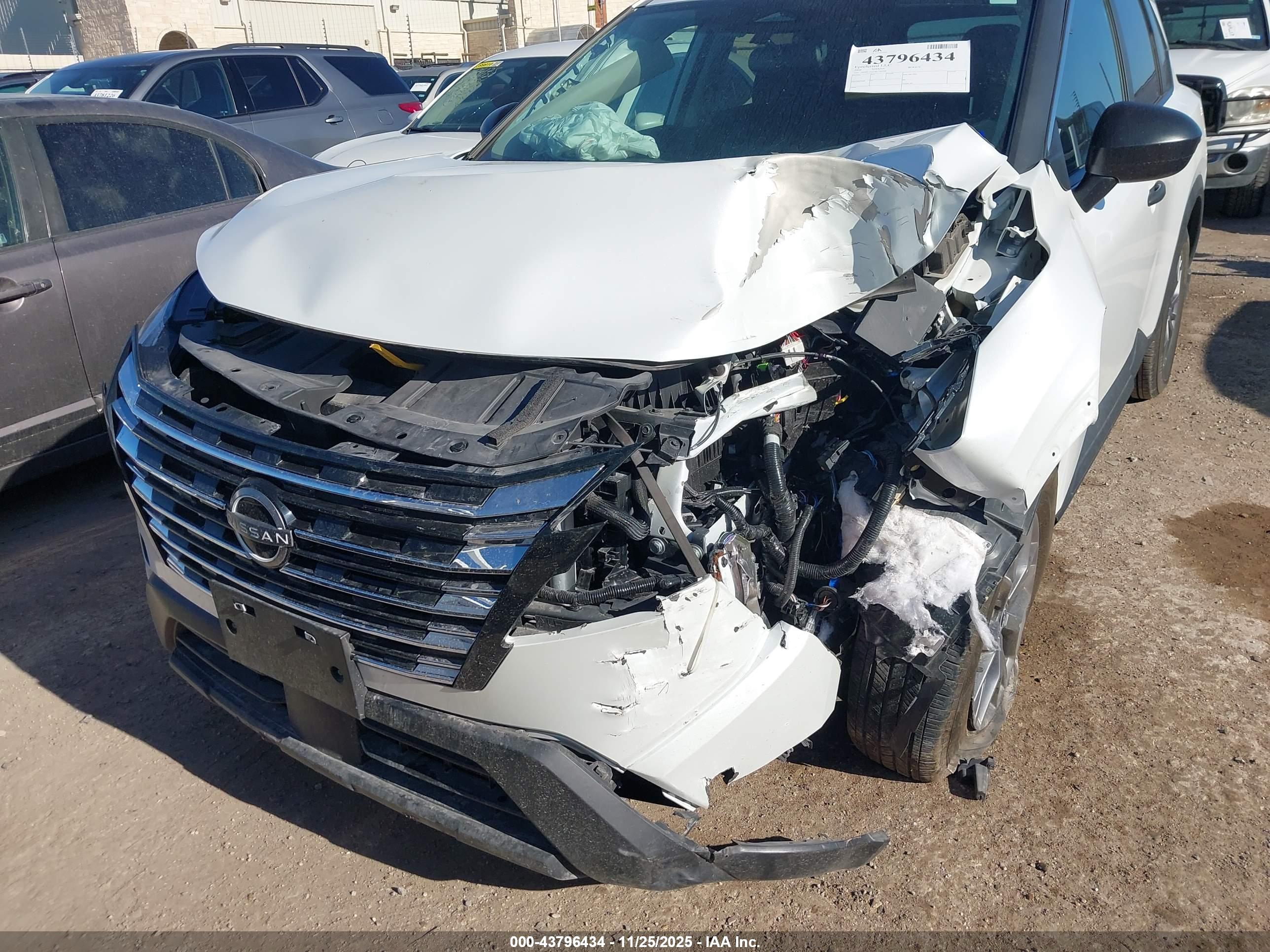 NISSAN ROGUE image 6