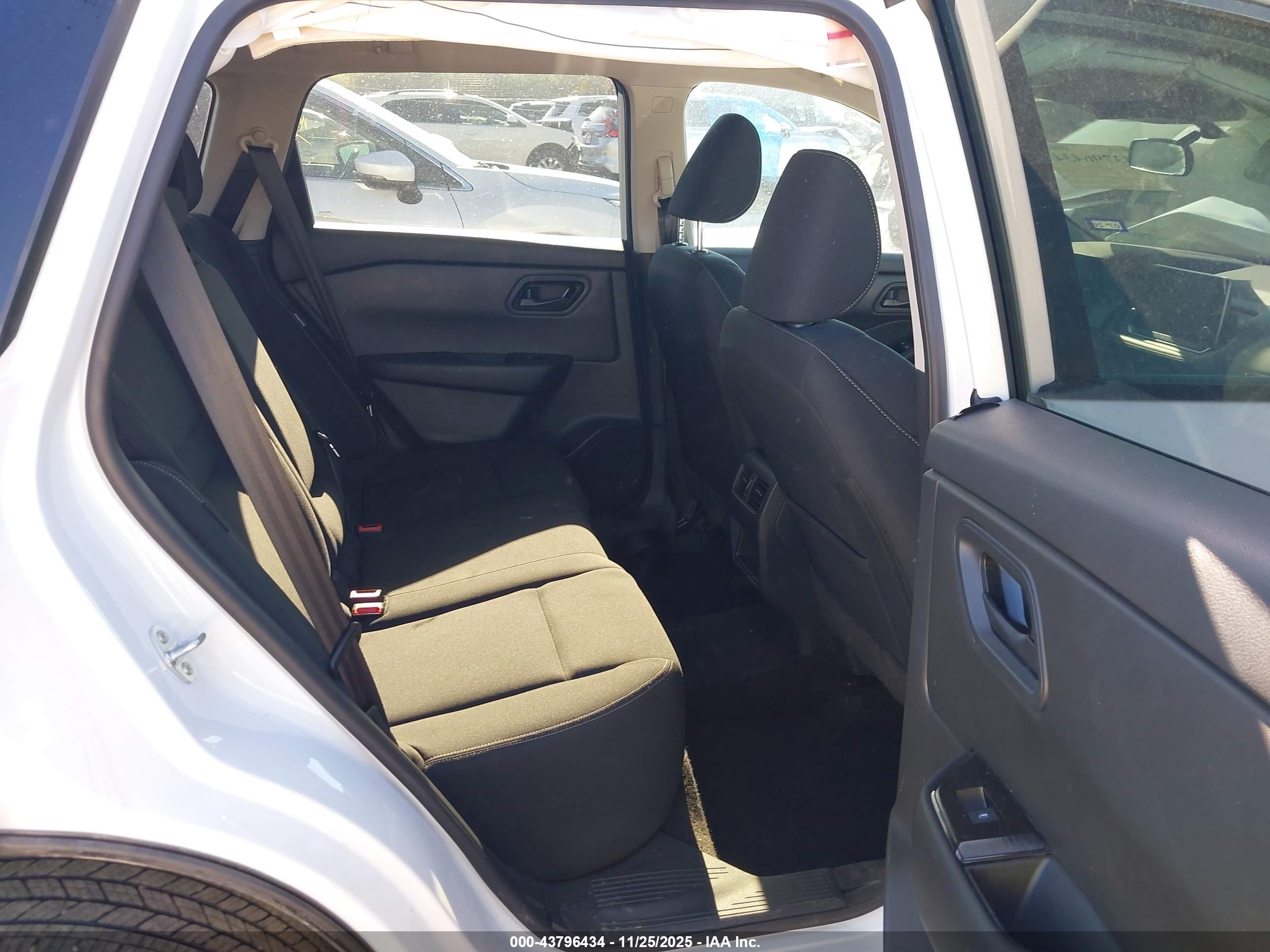 NISSAN ROGUE image 8