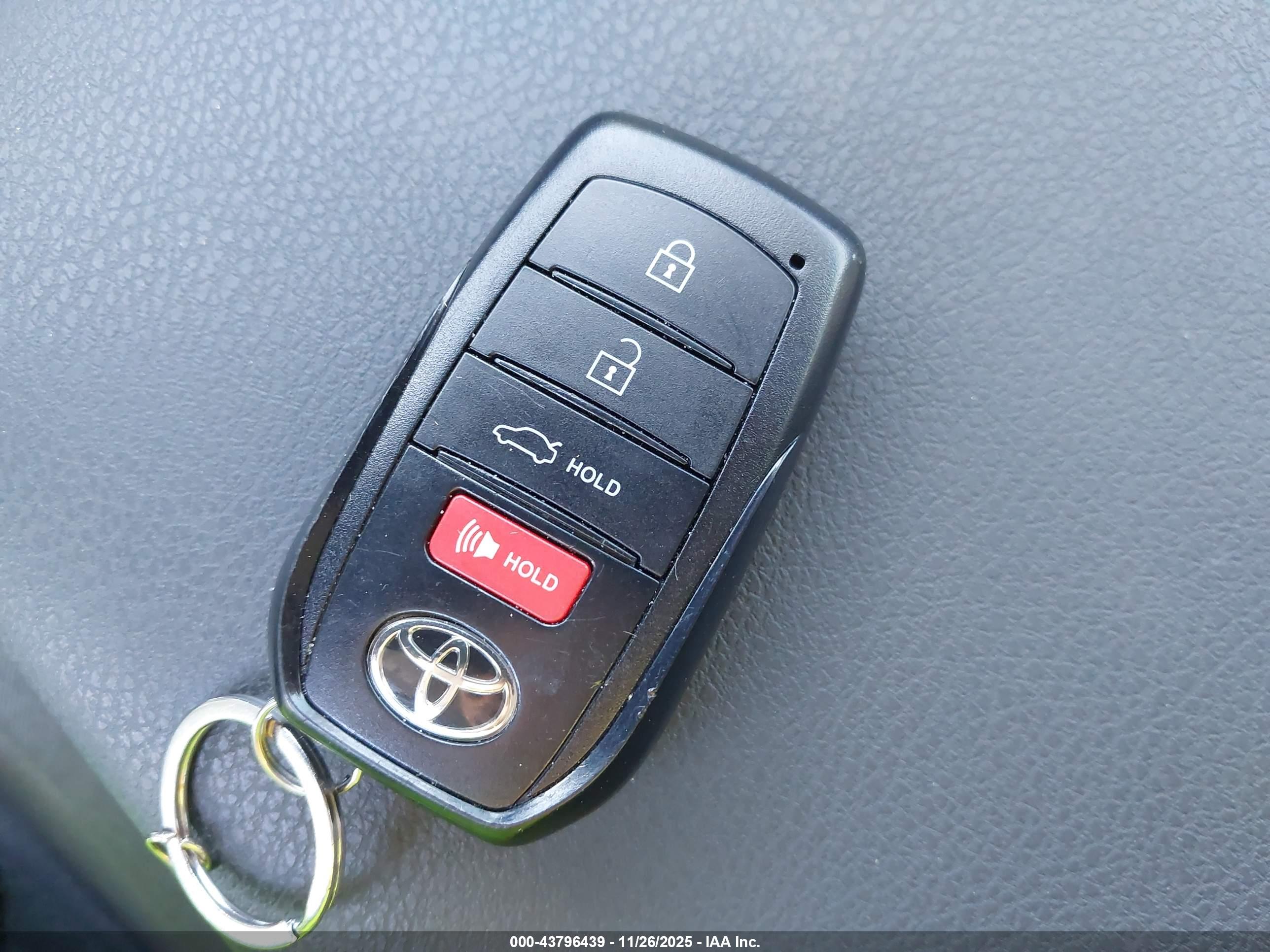 TOYOTA CAMRY image 11
