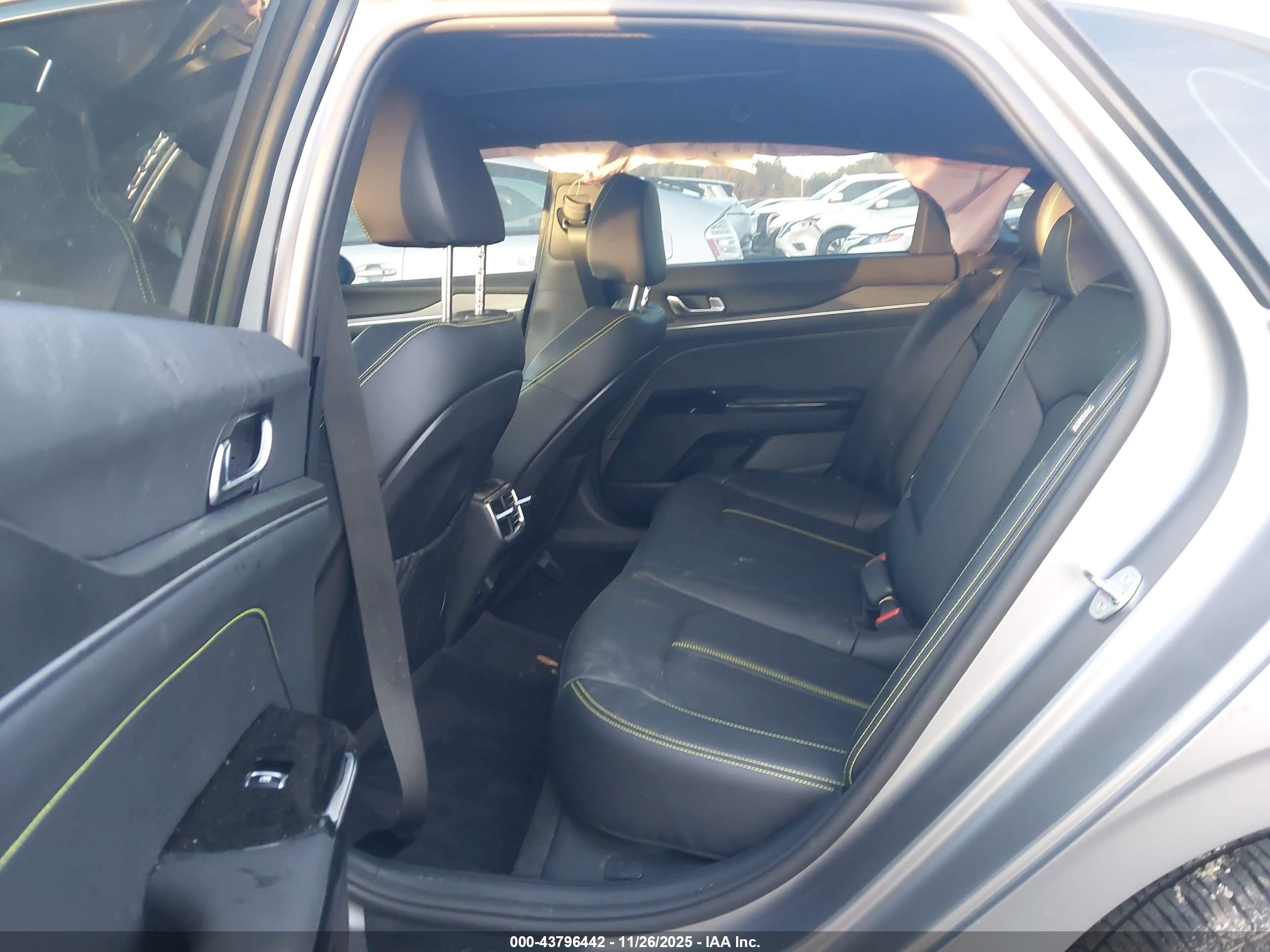 KIA K5 image 8