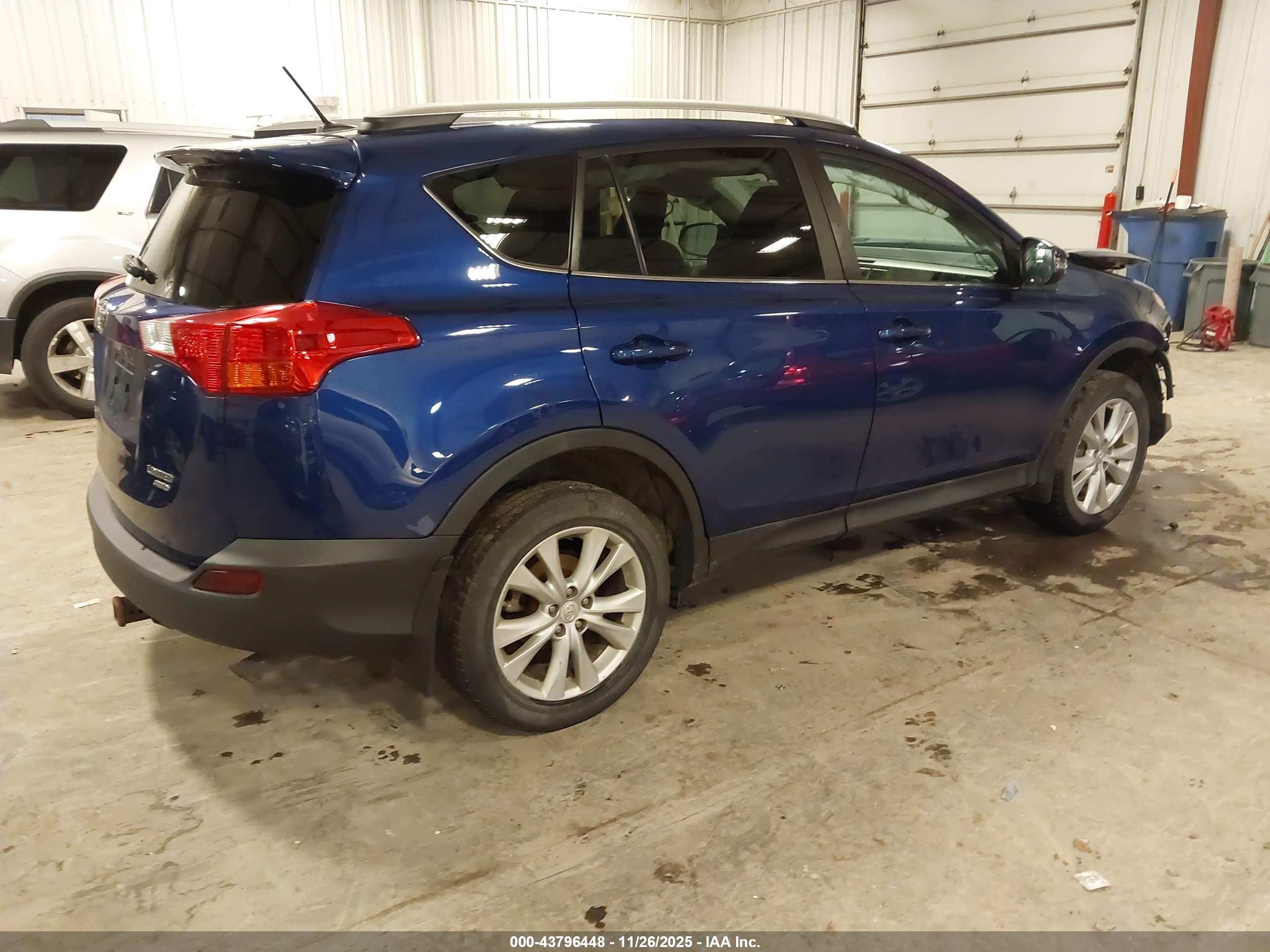 TOYOTA RAV4 image 4