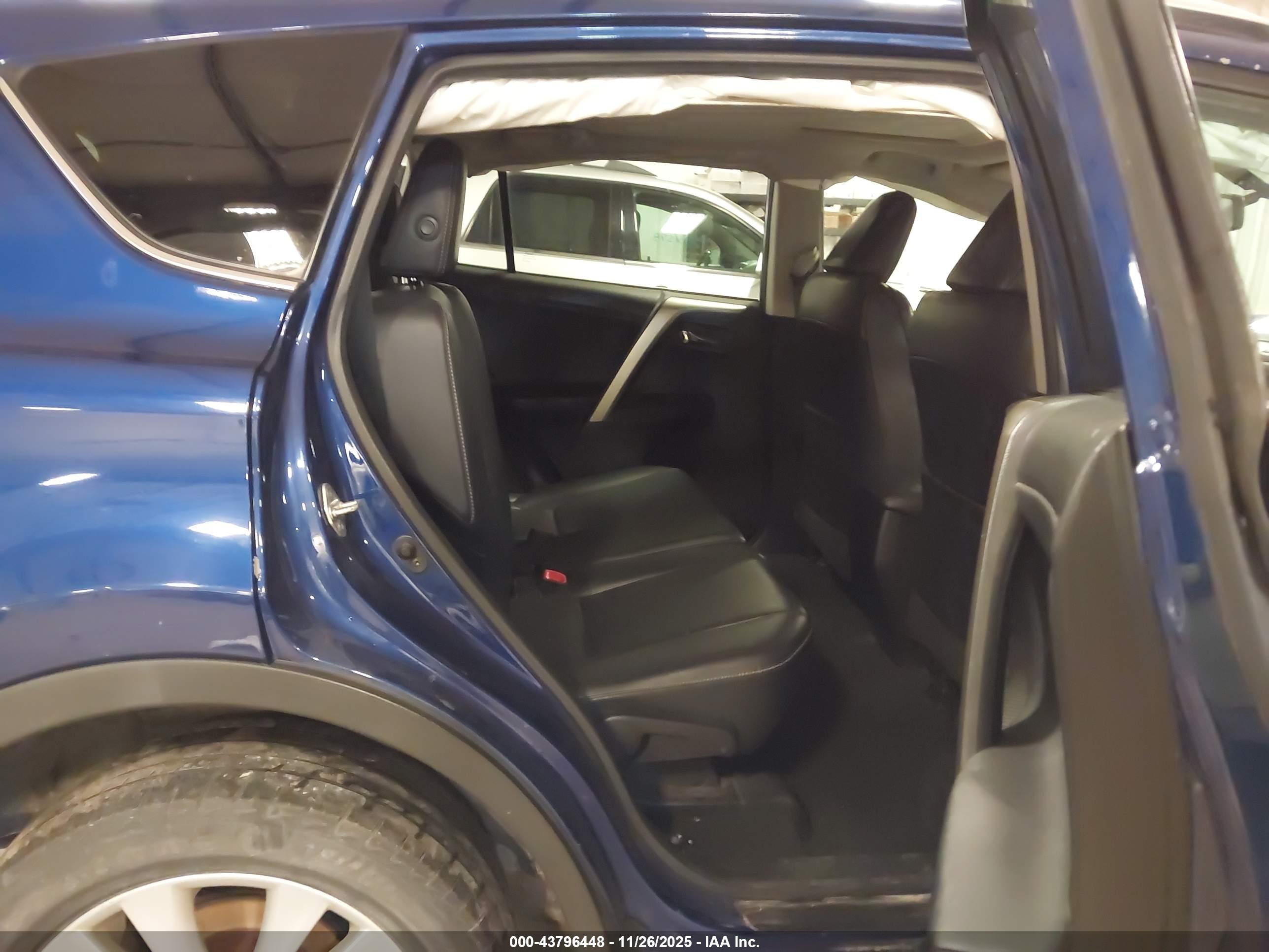 TOYOTA RAV4 image 8
