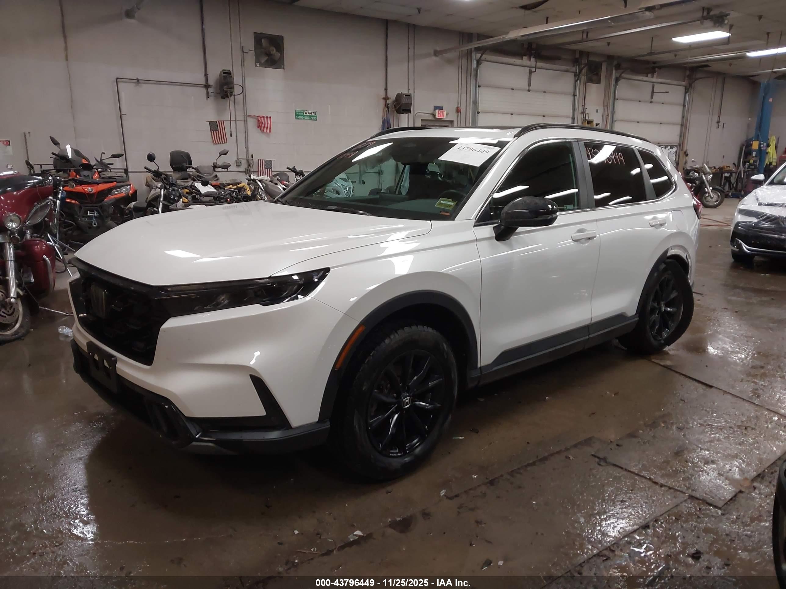 HONDA CR-V image 2