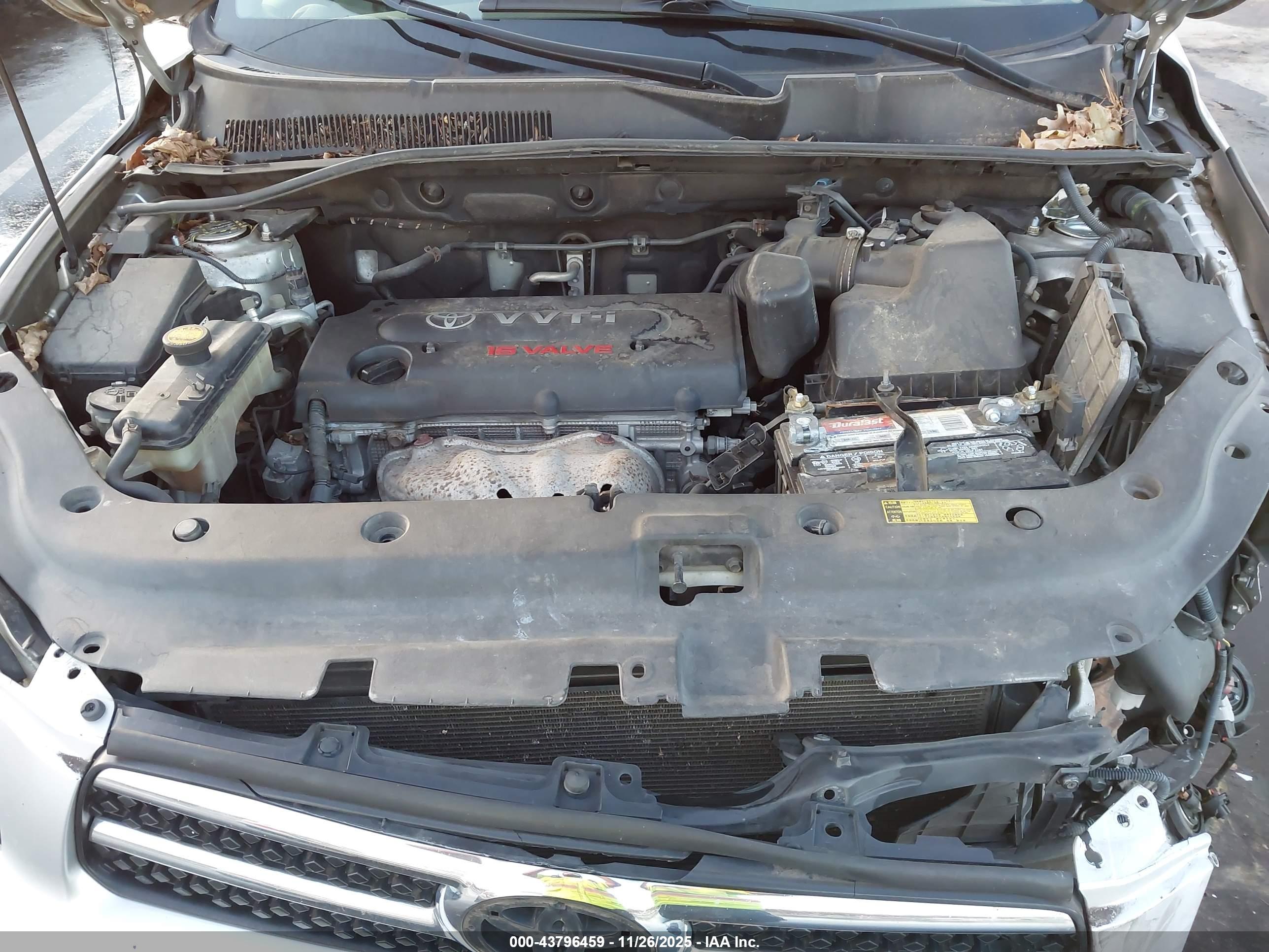 TOYOTA RAV4 image 10