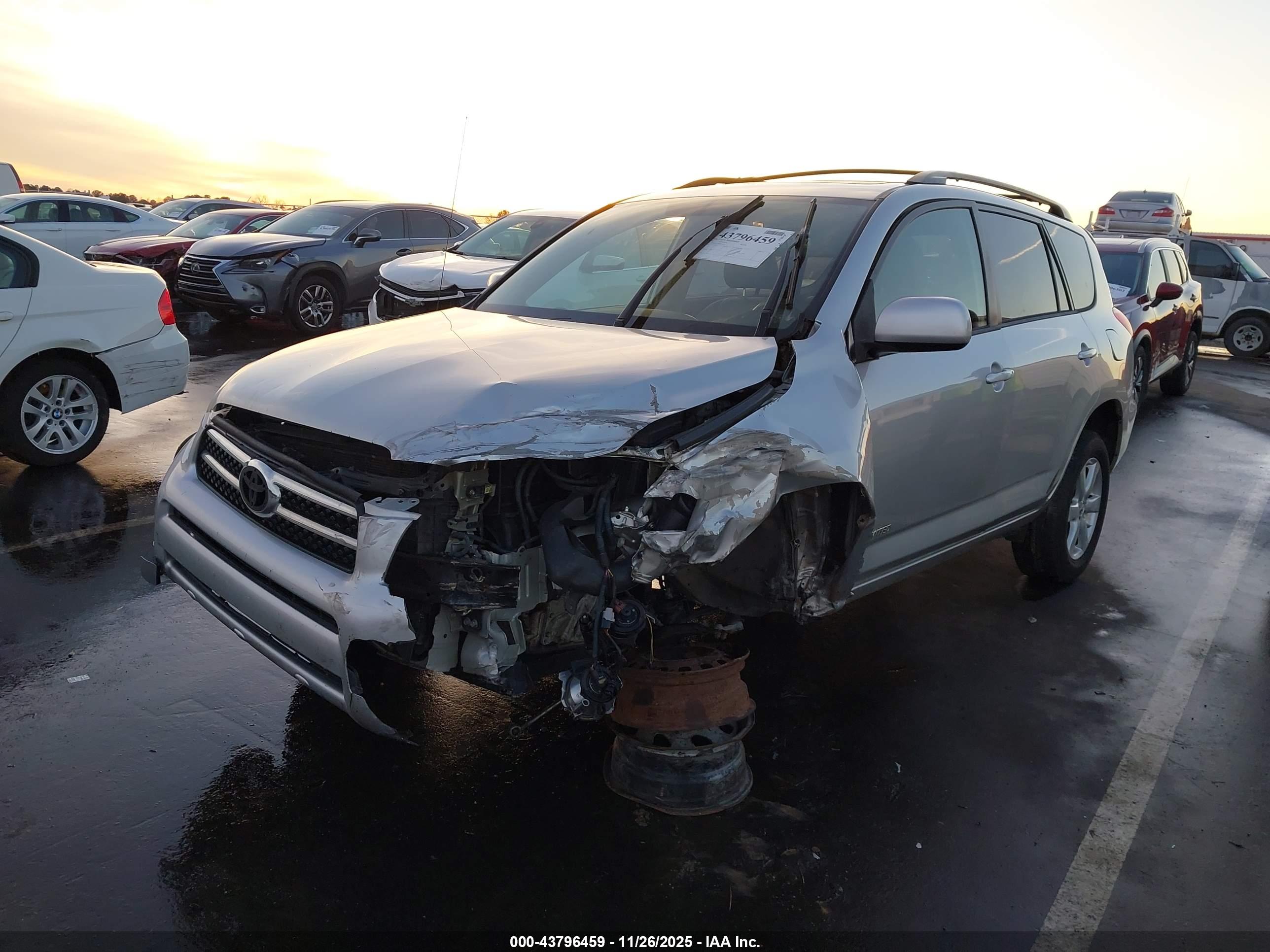 TOYOTA RAV4 image 2