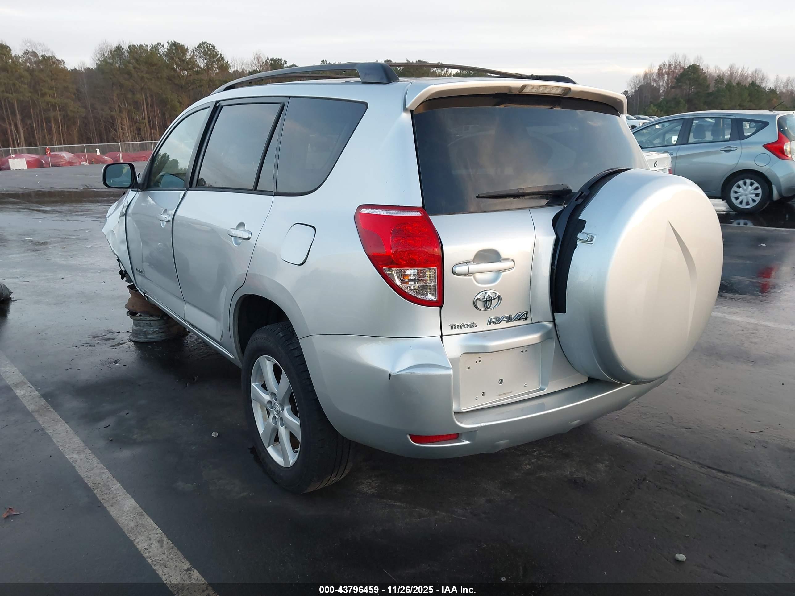 TOYOTA RAV4 image 3