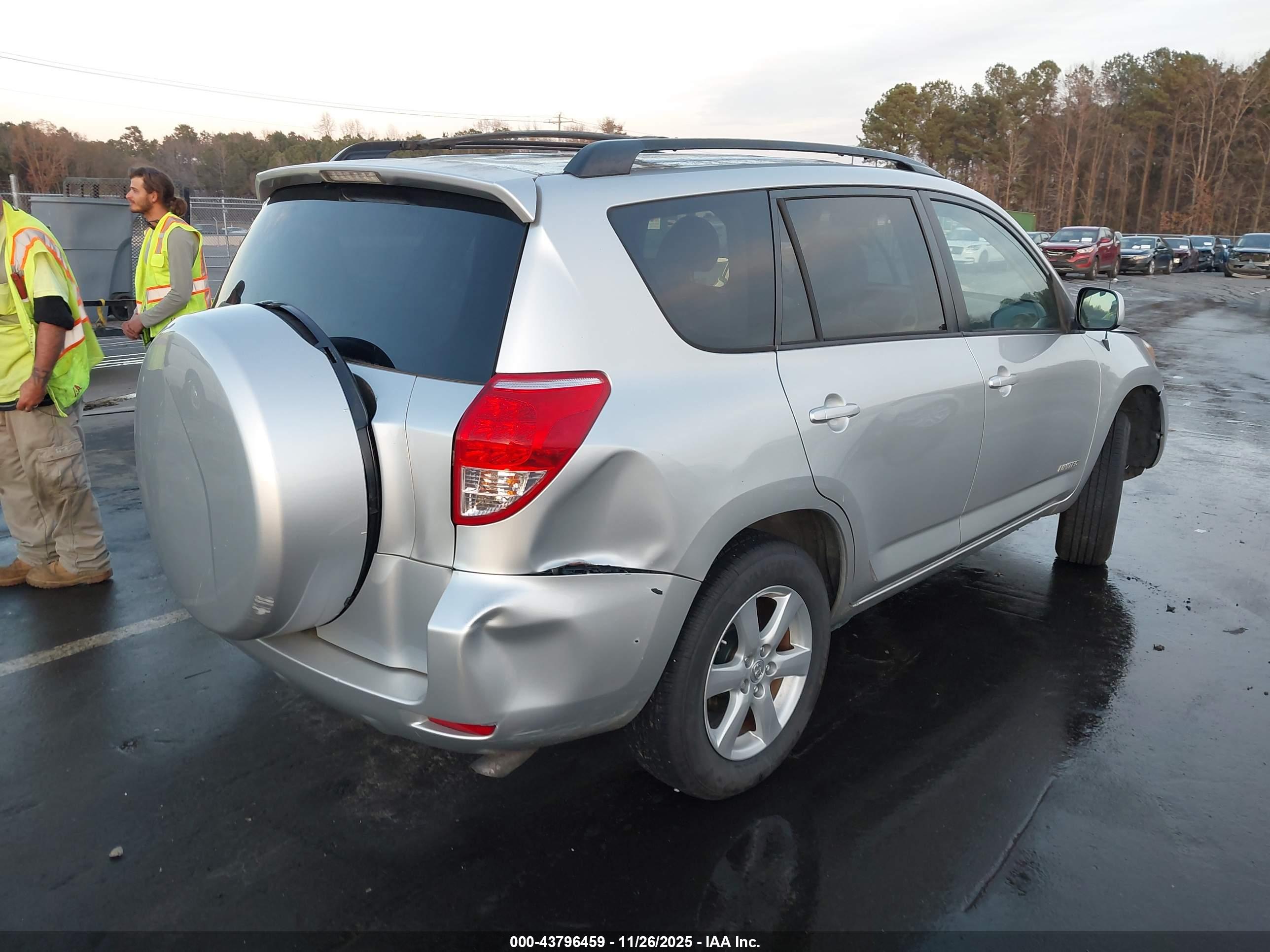 TOYOTA RAV4 image 4