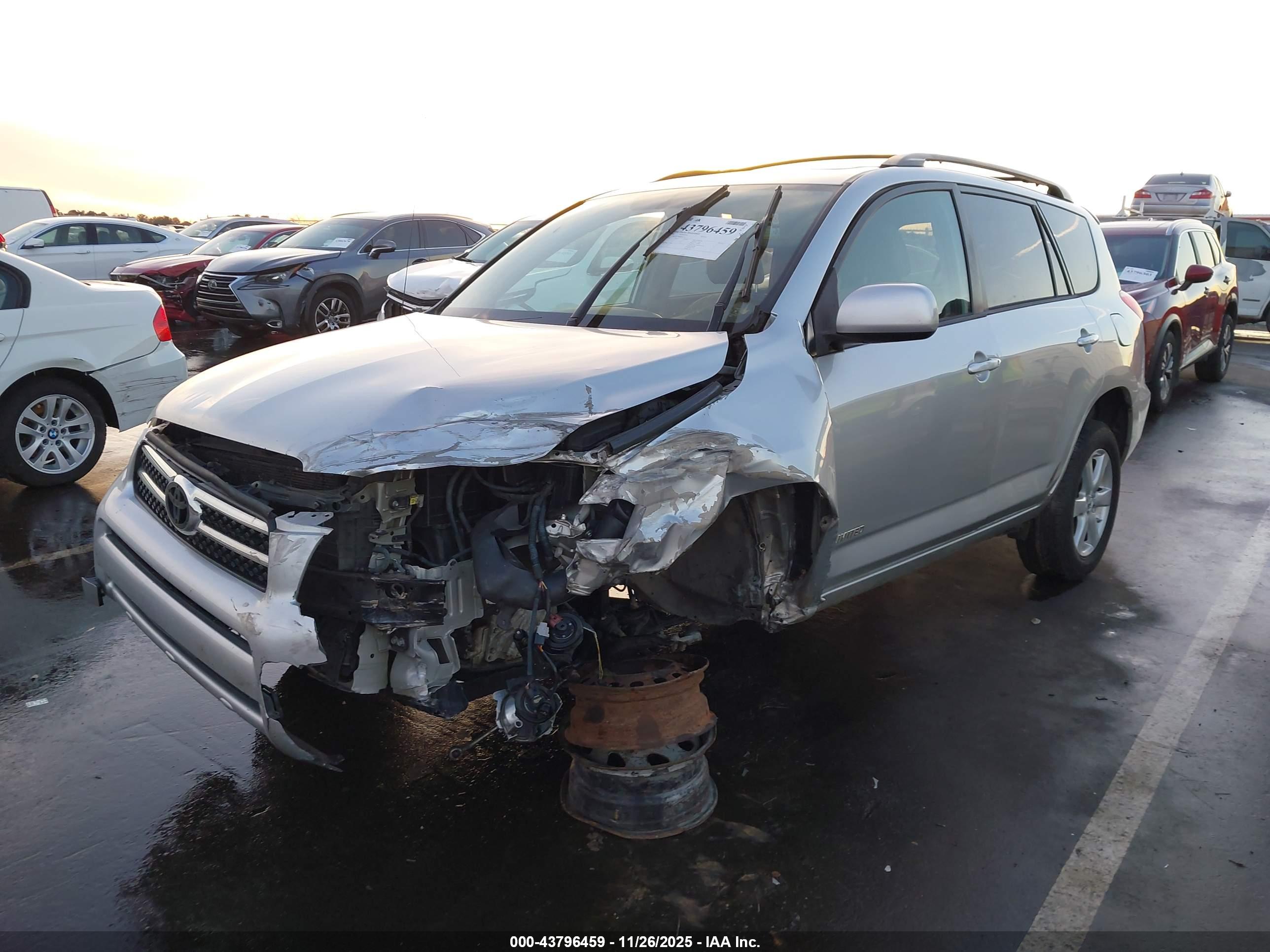 TOYOTA RAV4 image 6