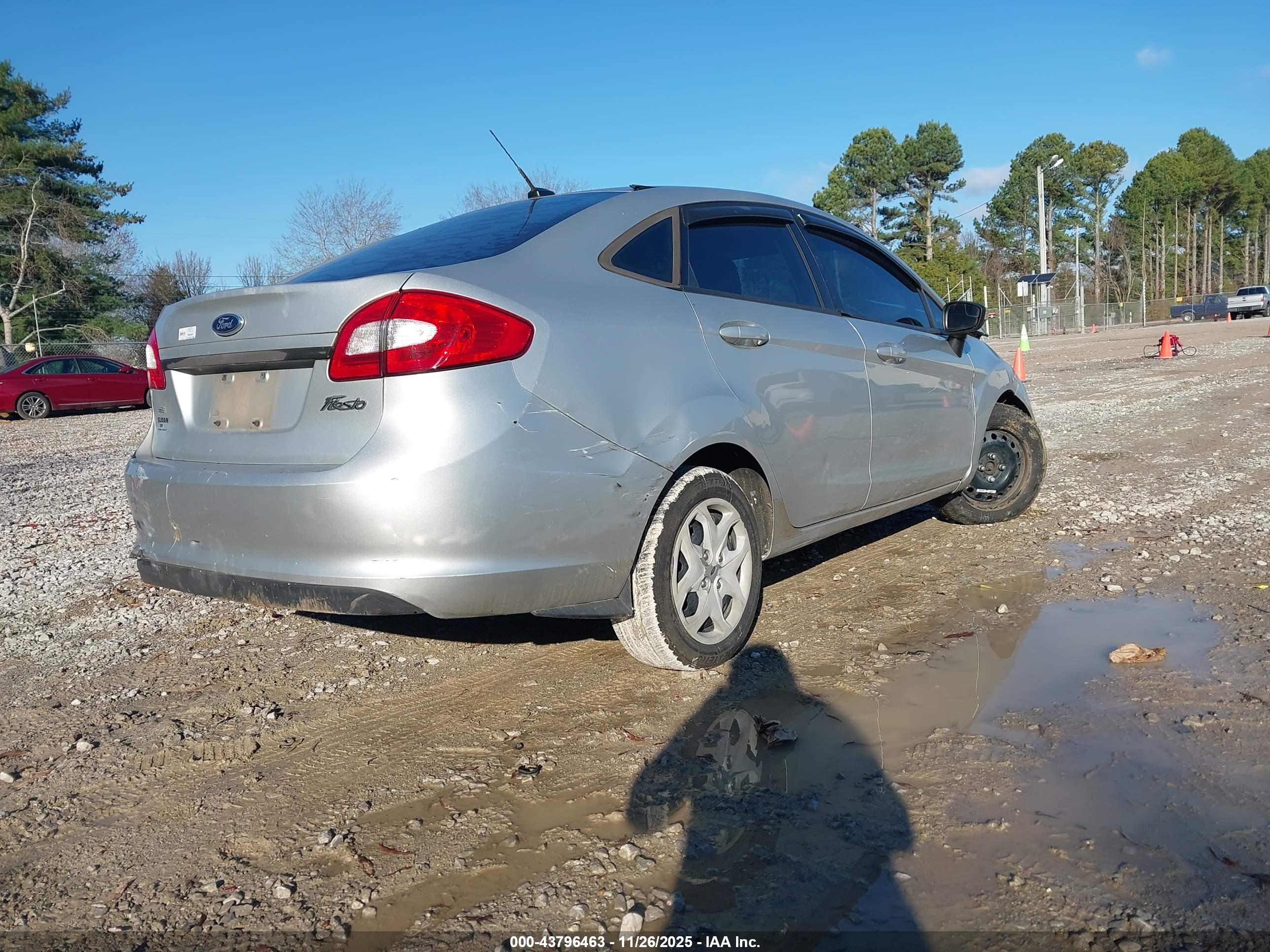 FORD FIESTA image 4