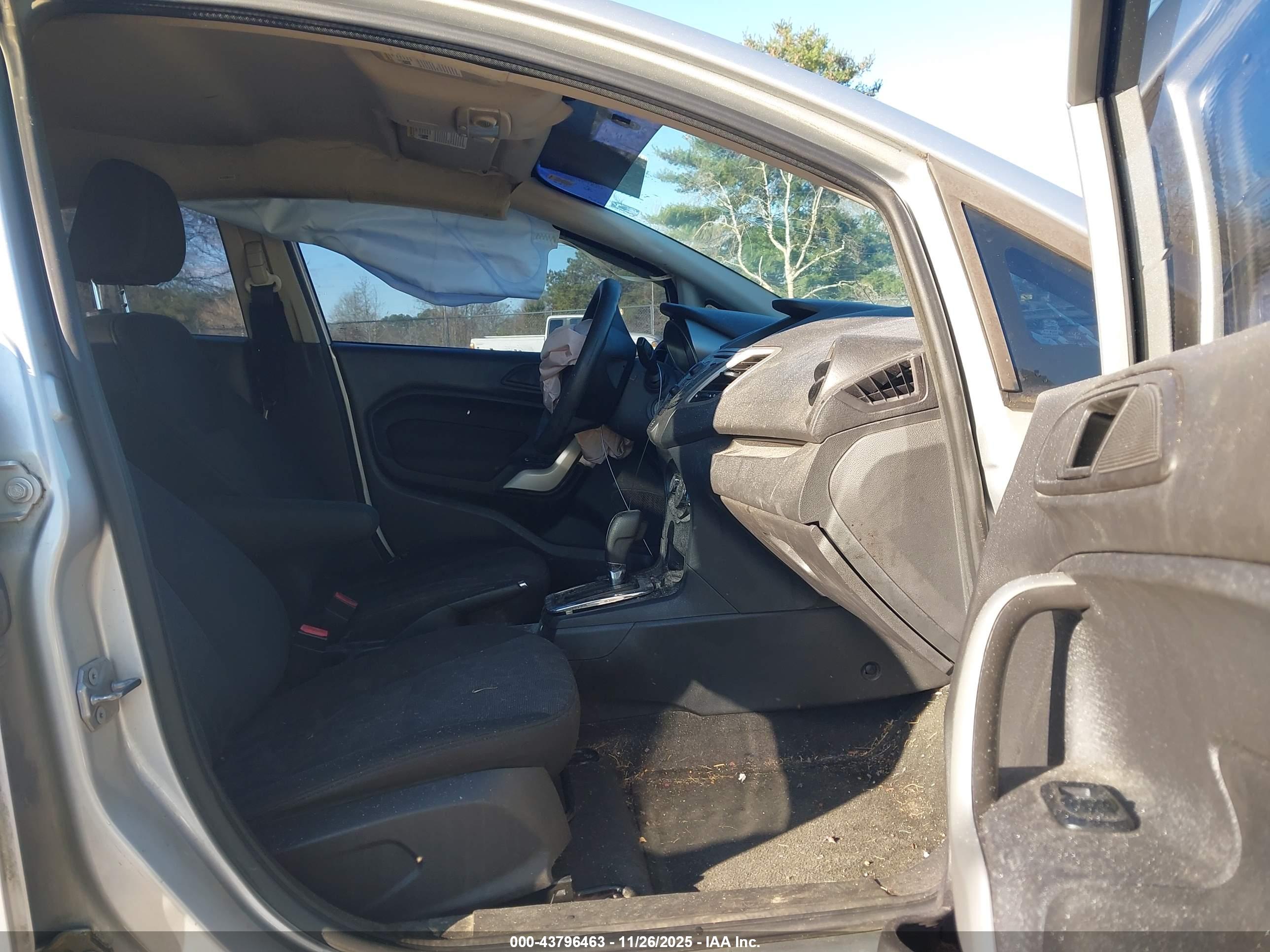 FORD FIESTA image 5