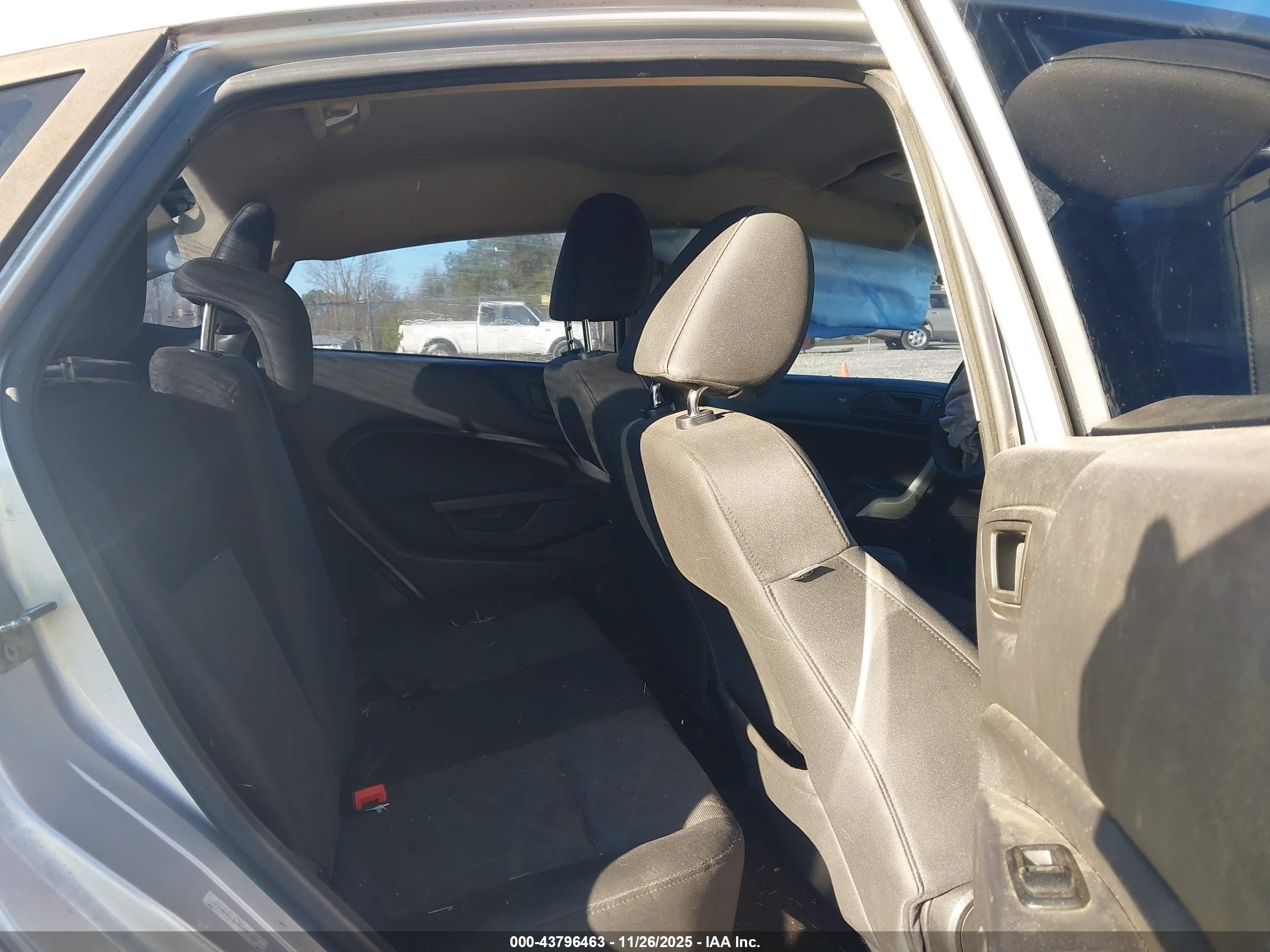 FORD FIESTA image 8