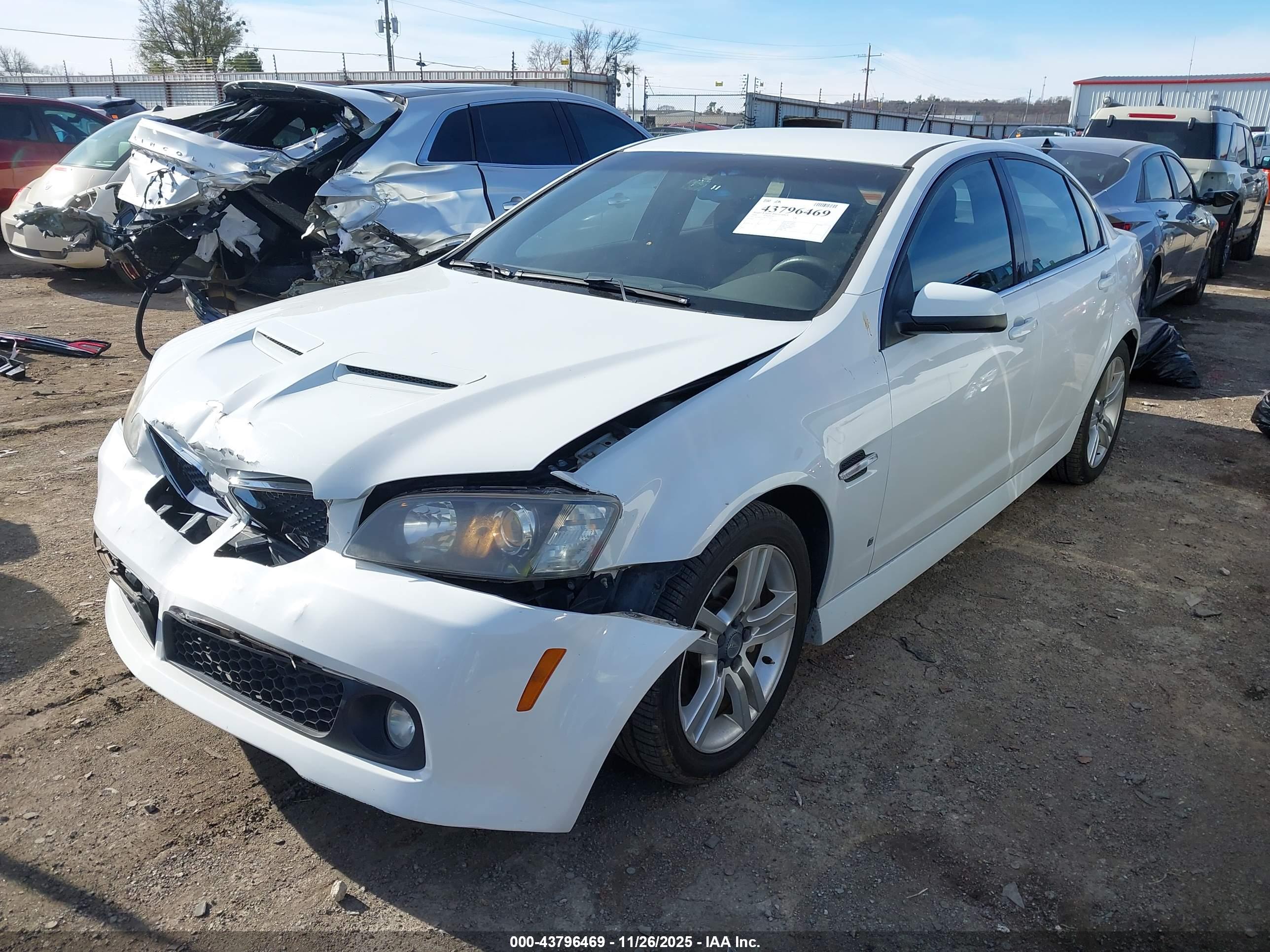 PONTIAC G8 image 2