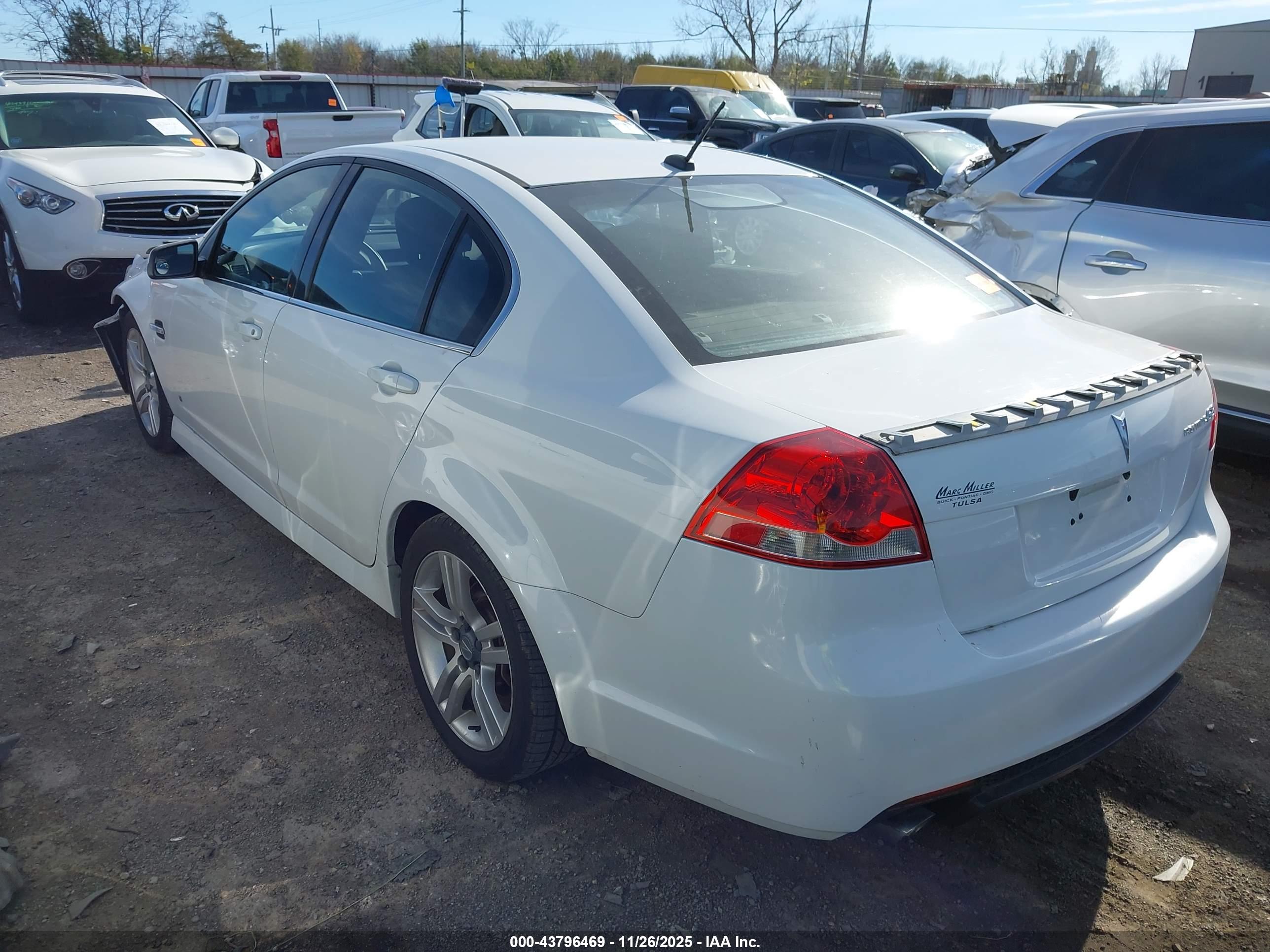 PONTIAC G8 image 3