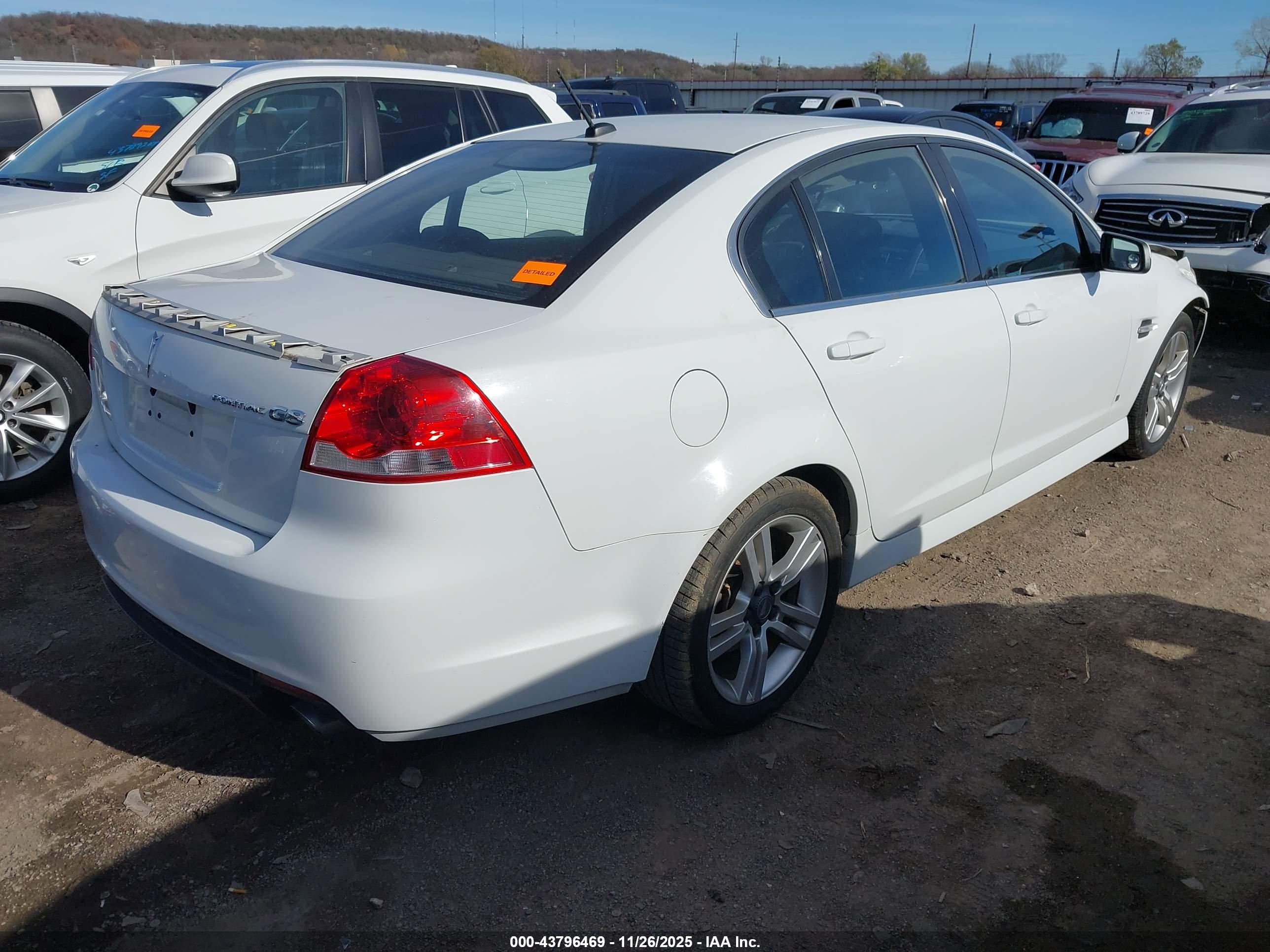 PONTIAC G8 image 4