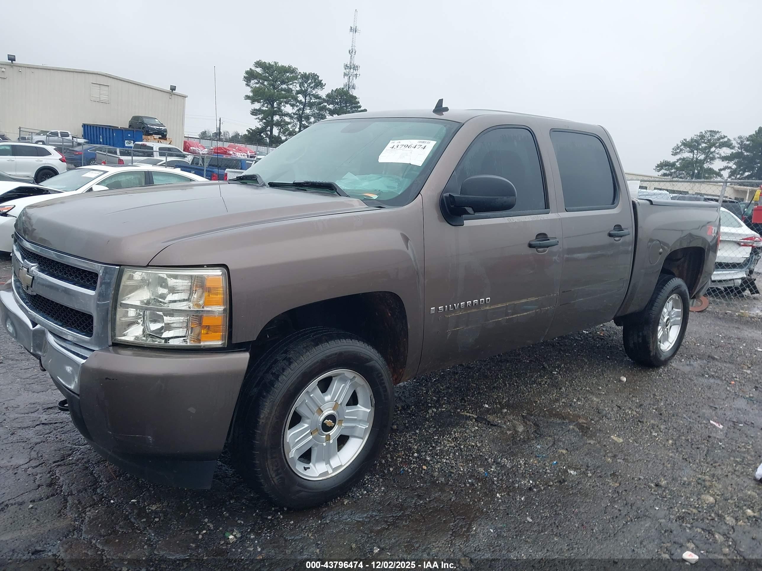 CHEVROLET SILVERADO image 2