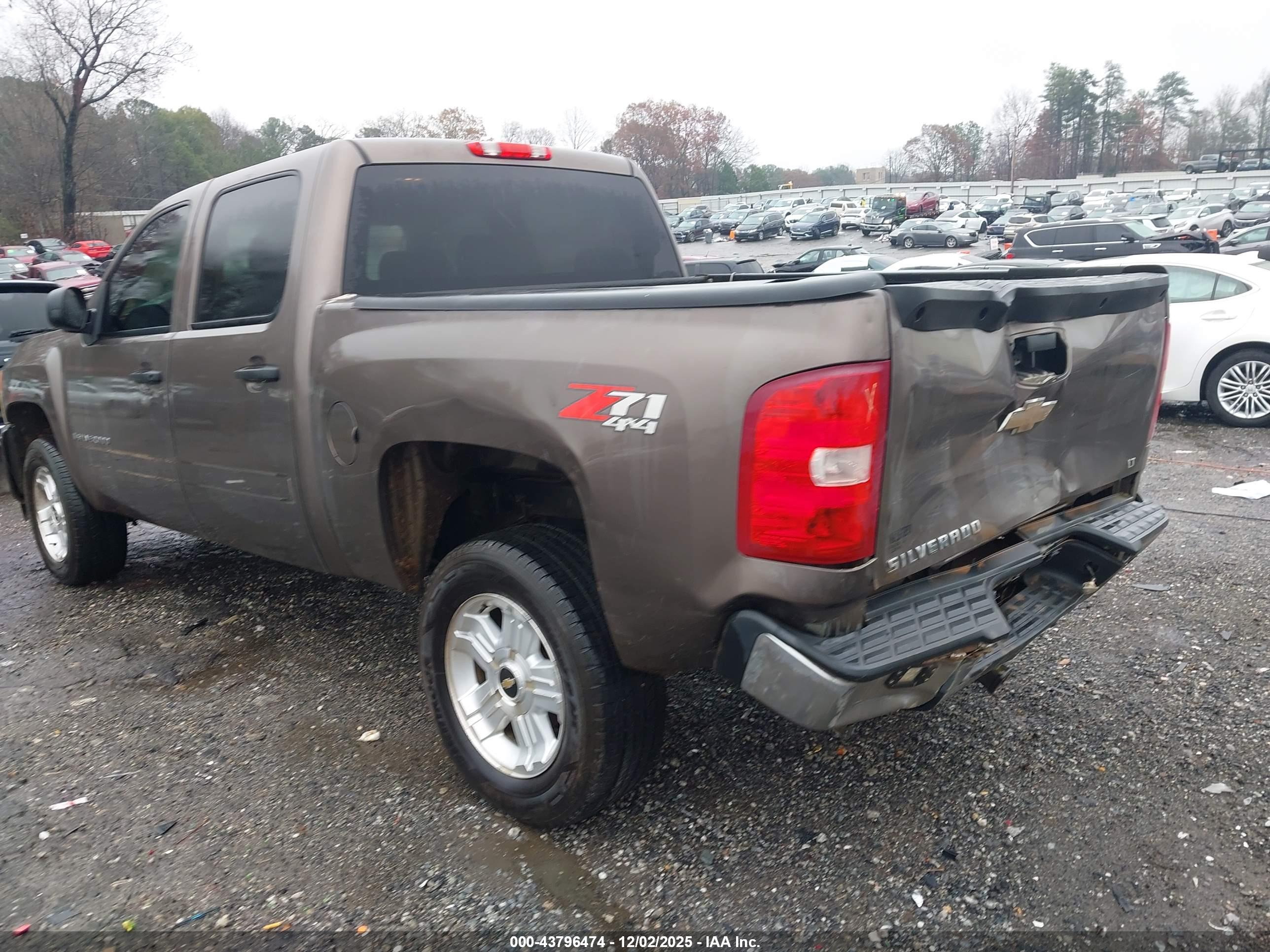 CHEVROLET SILVERADO image 3