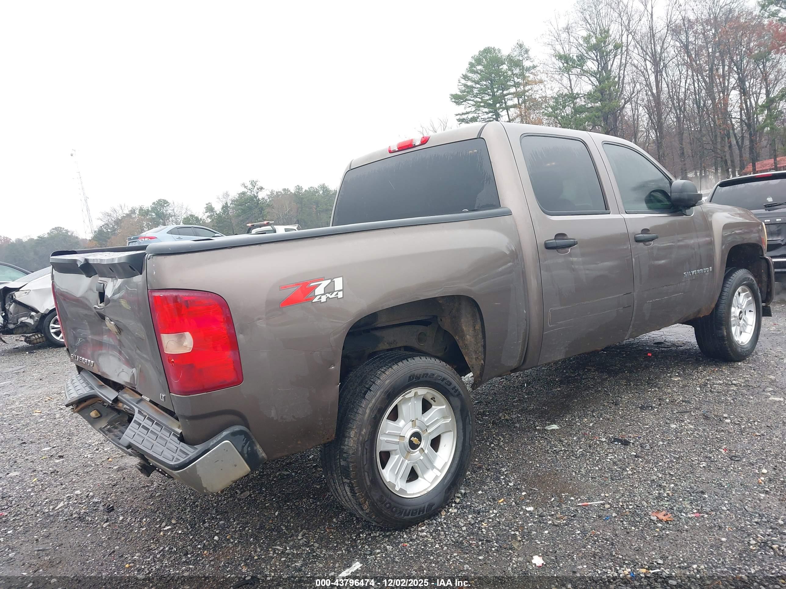 CHEVROLET SILVERADO image 4