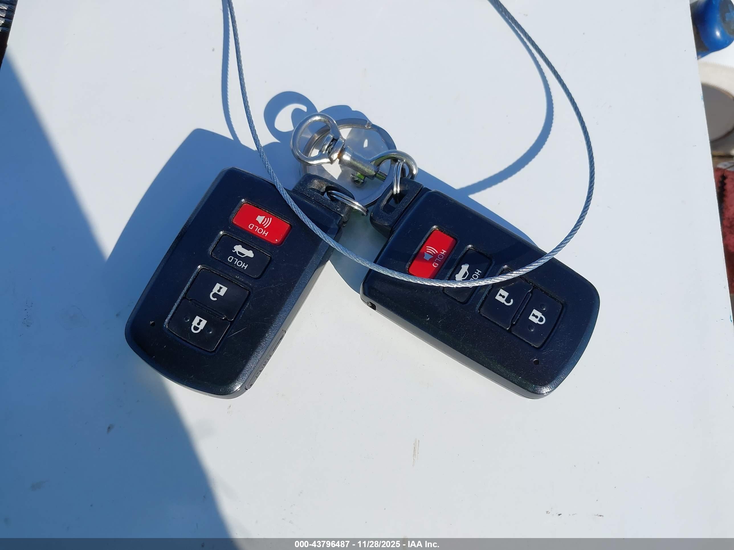 TOYOTA AVALON image 11