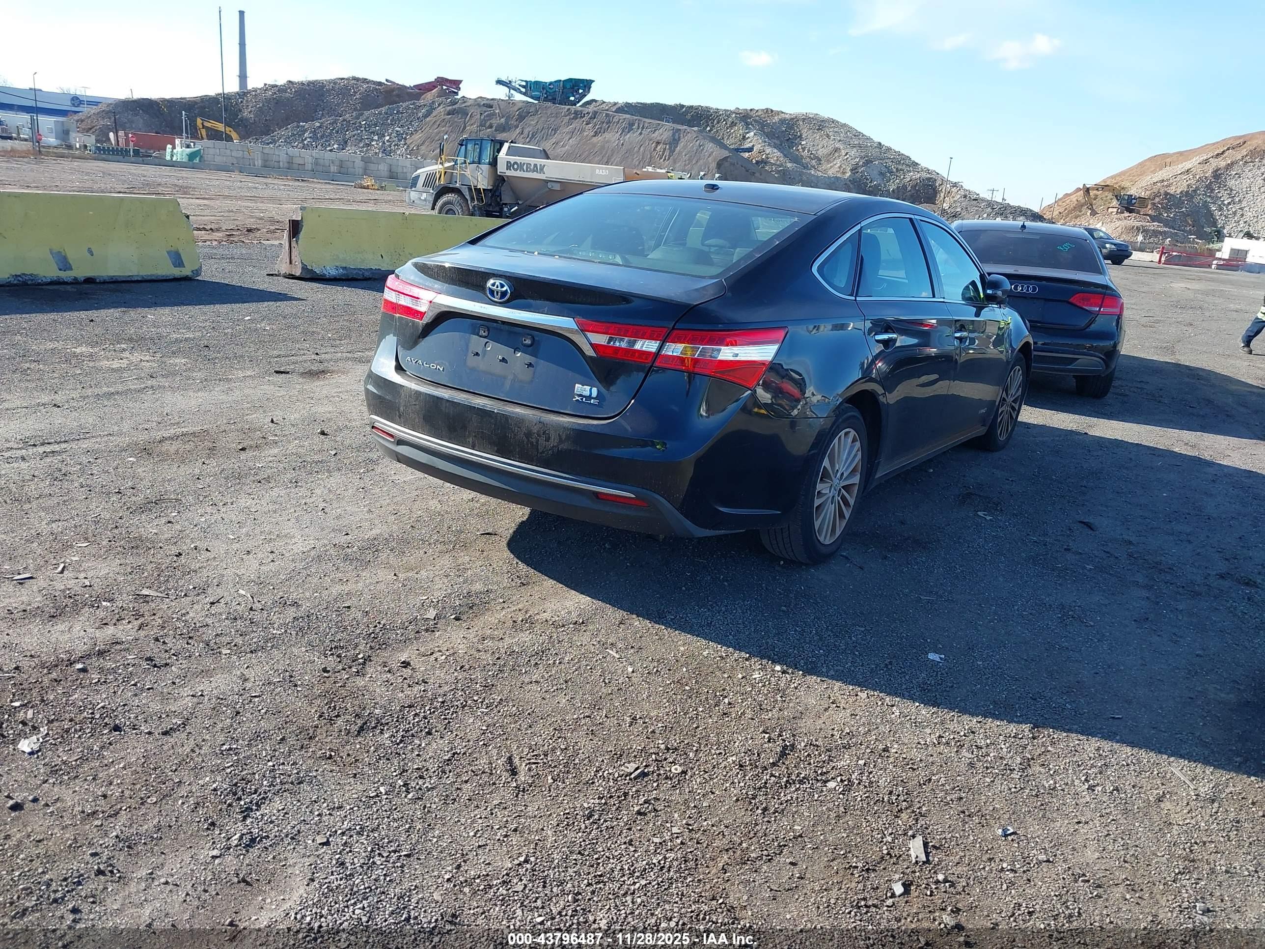 TOYOTA AVALON image 4