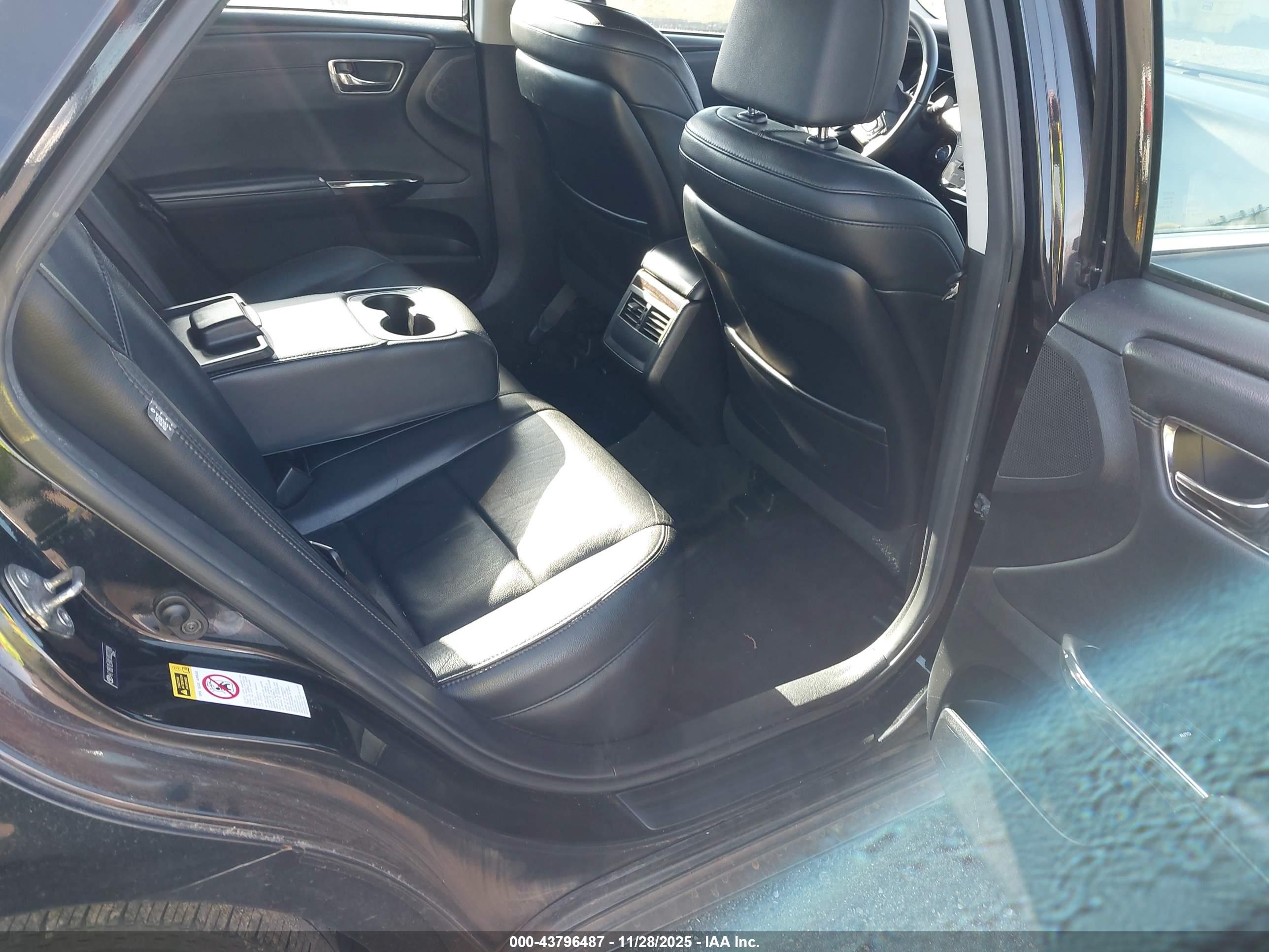 TOYOTA AVALON image 8