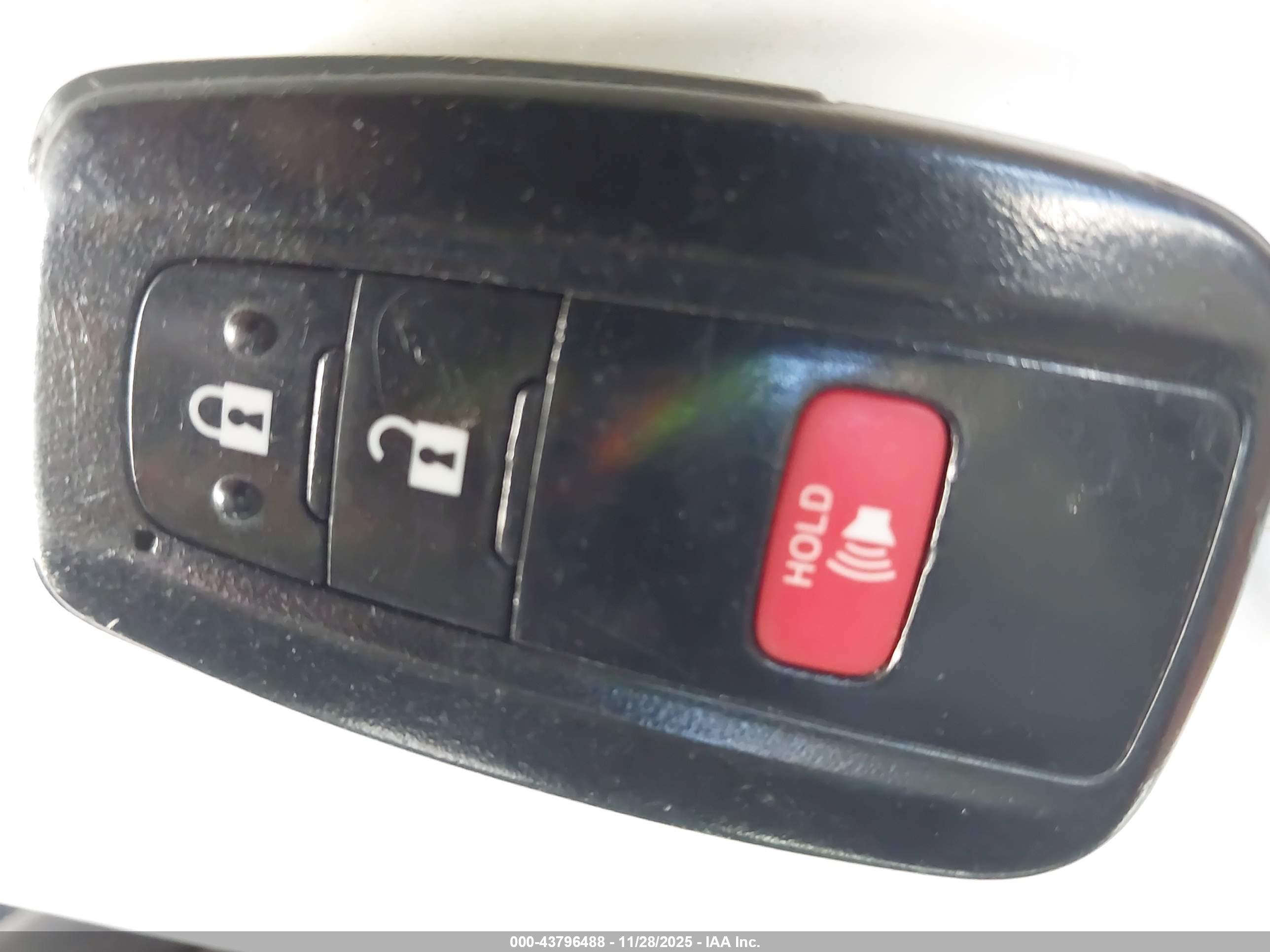 TOYOTA RAV4 image 11