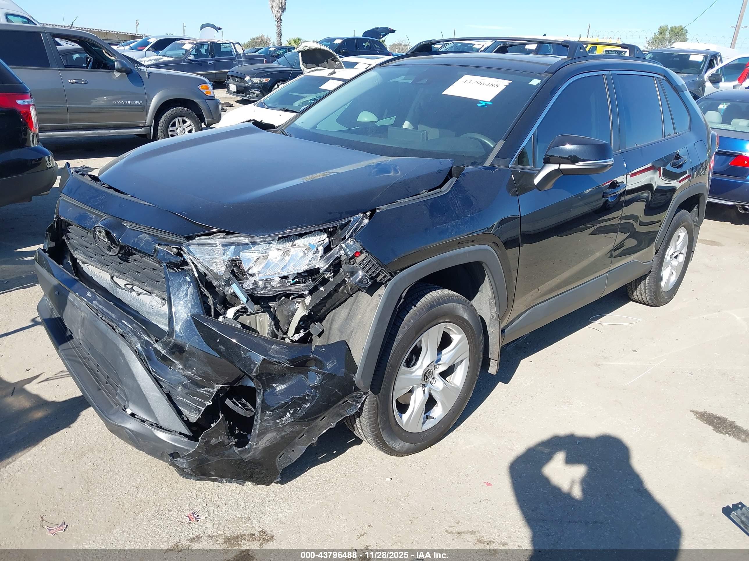 TOYOTA RAV4 image 2