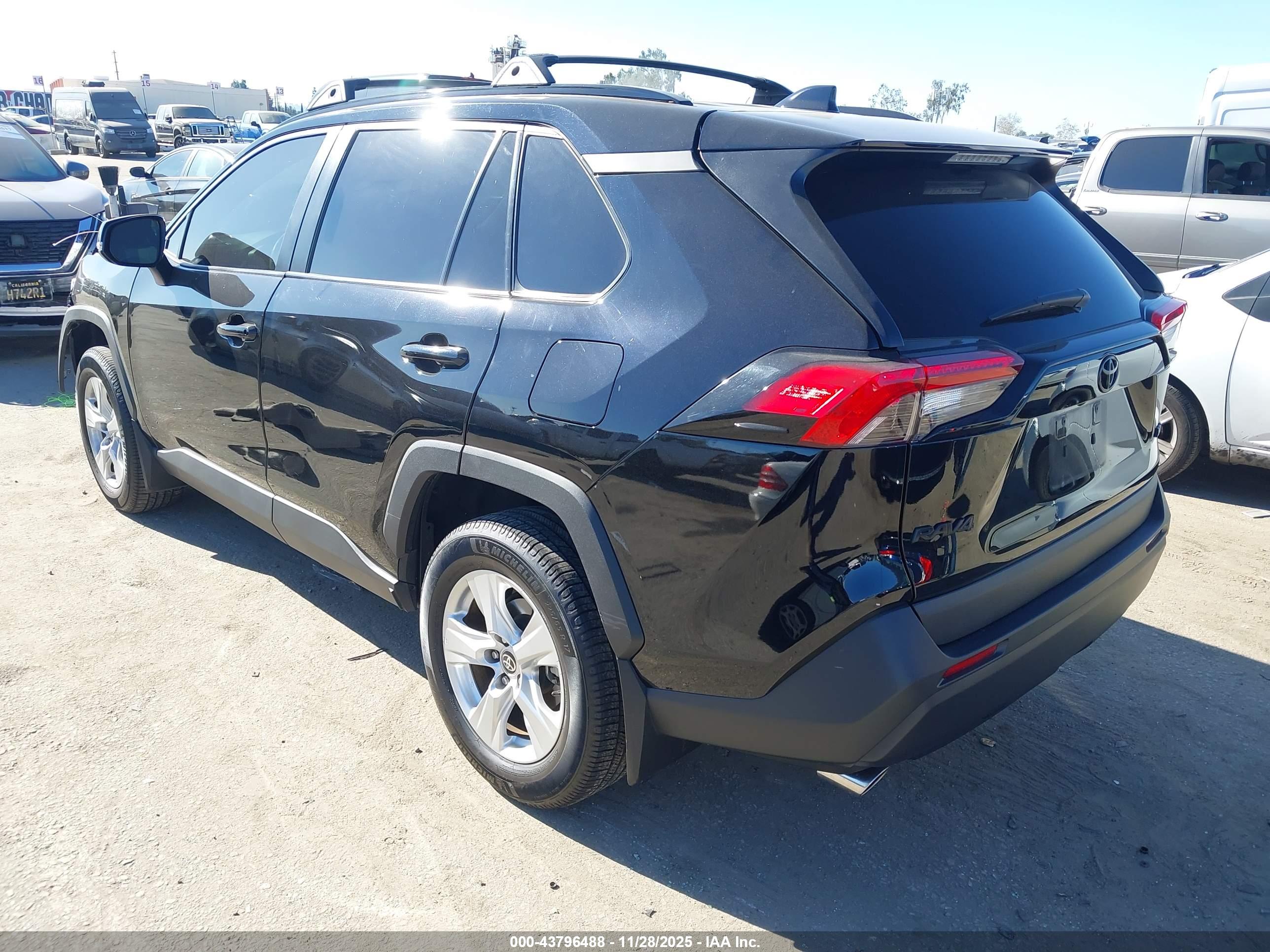 TOYOTA RAV4 image 3