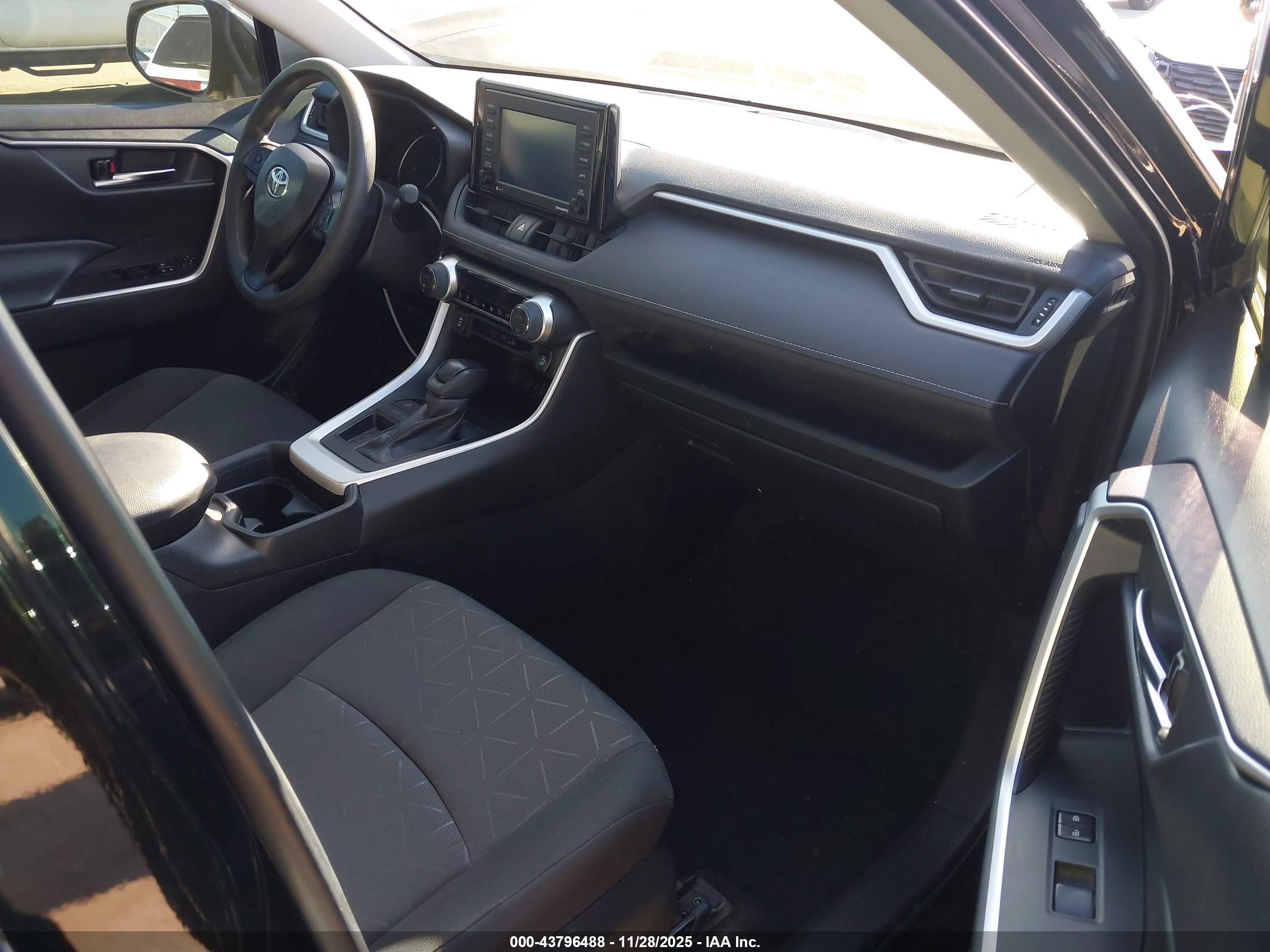 TOYOTA RAV4 image 5
