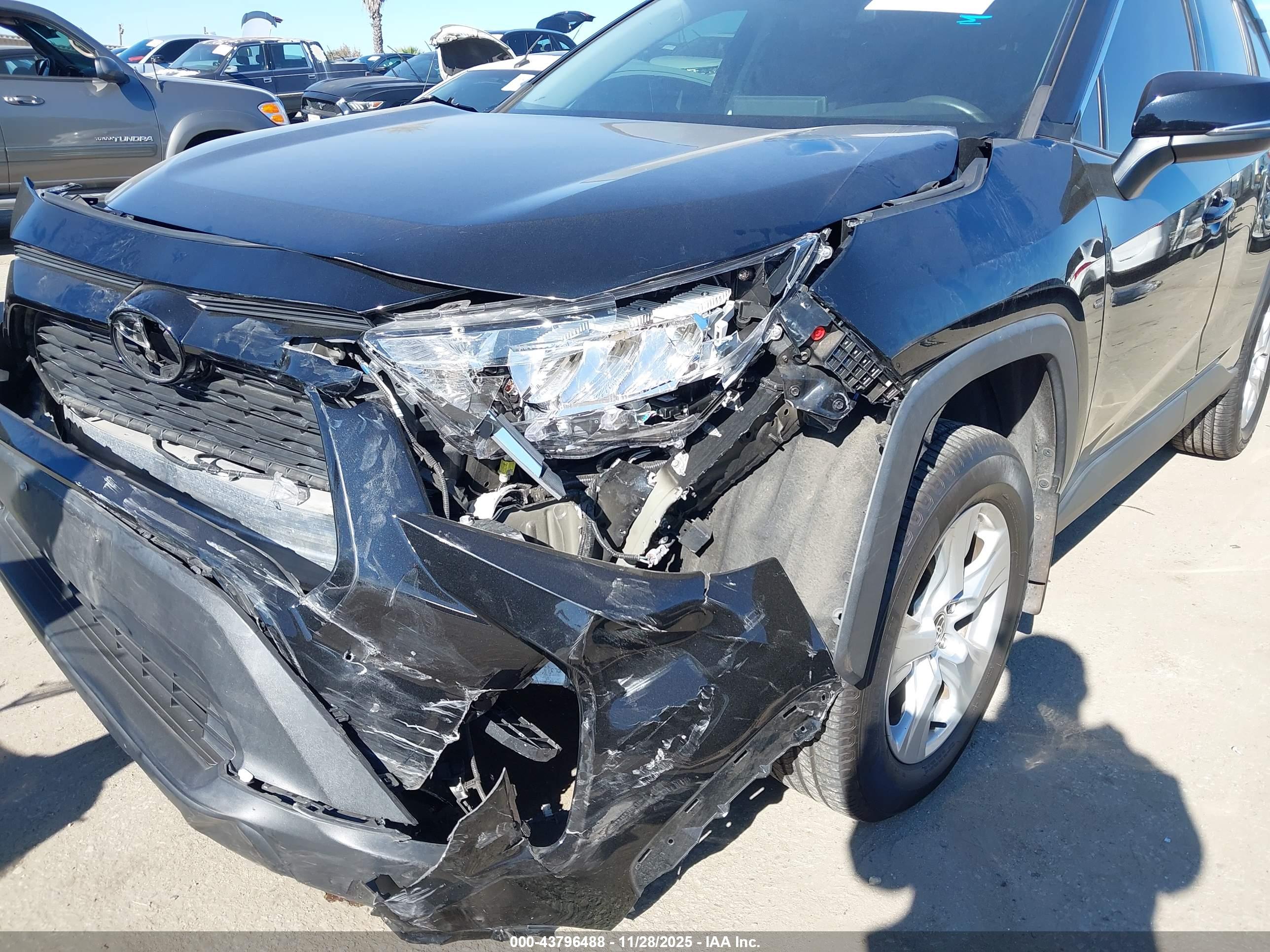 TOYOTA RAV4 image 6